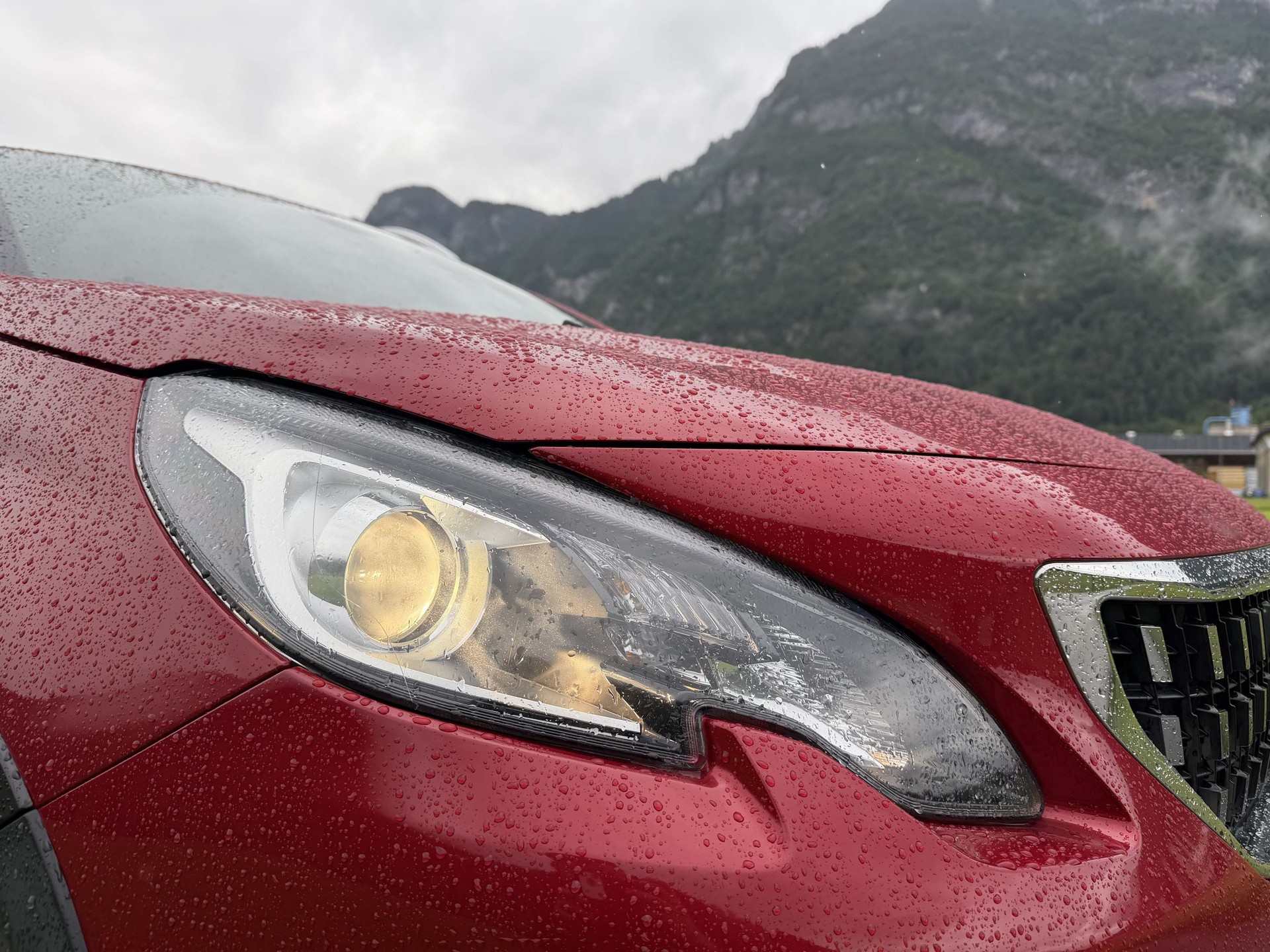 PEUGEOT 2008 1.2 PureTech 110 Allure S/S-image-1
