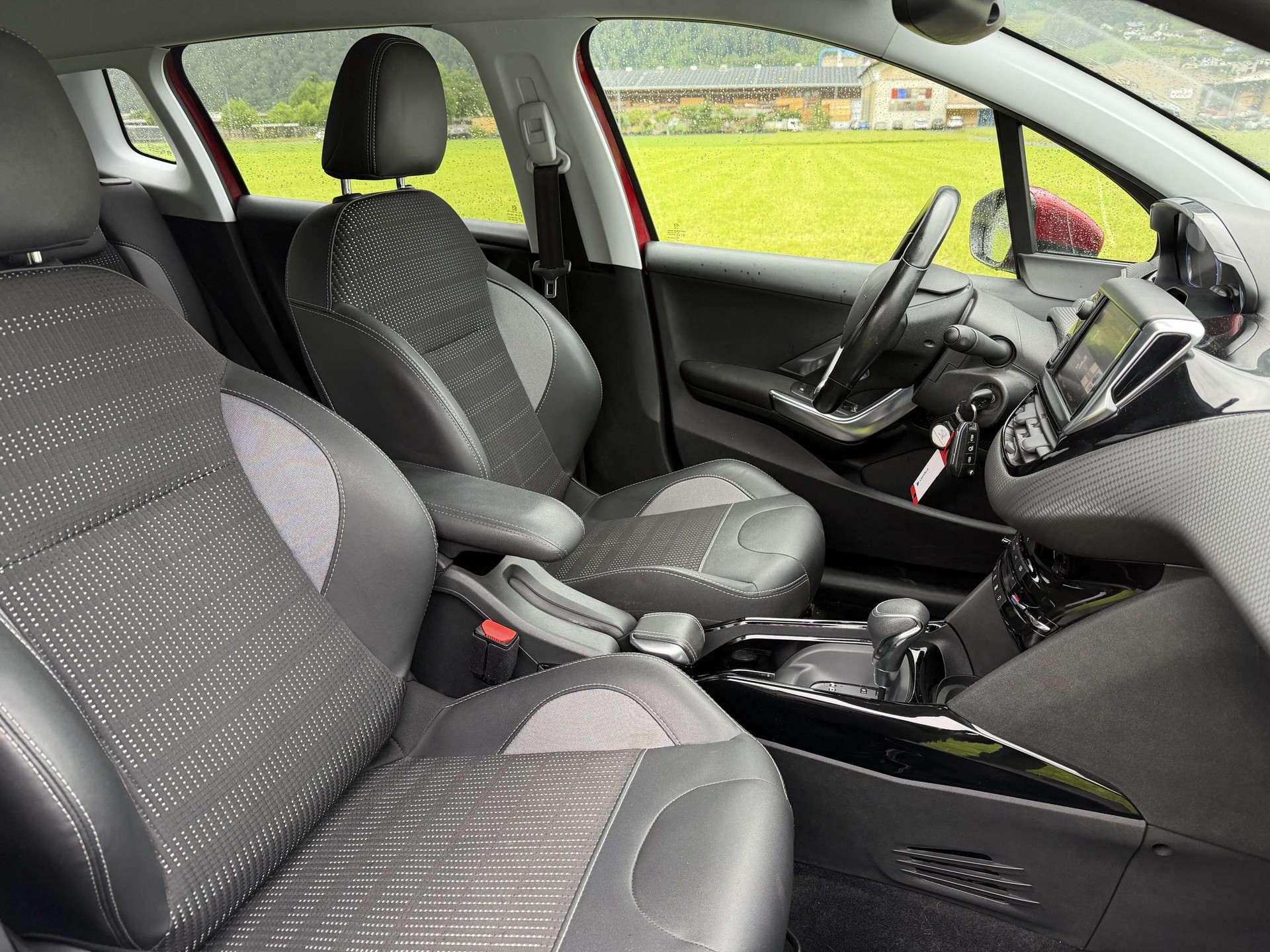 PEUGEOT 2008 1.2 PureTech 110 Allure S/S-image-8