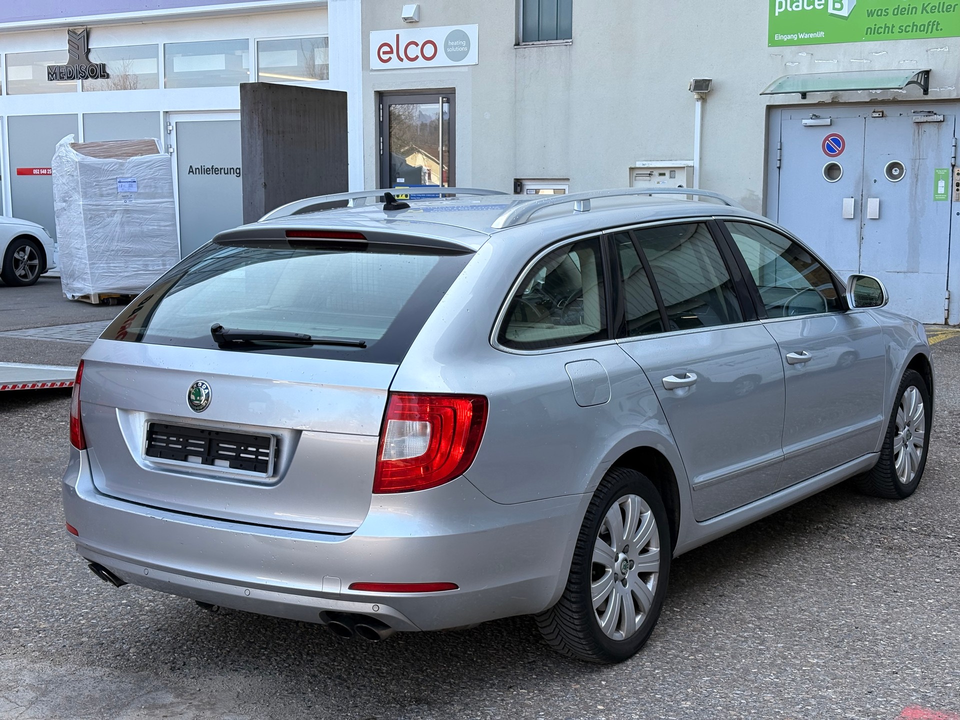 SKODA Superb Combi 3.6 FSI Elegance 4x4 DSG-image-2