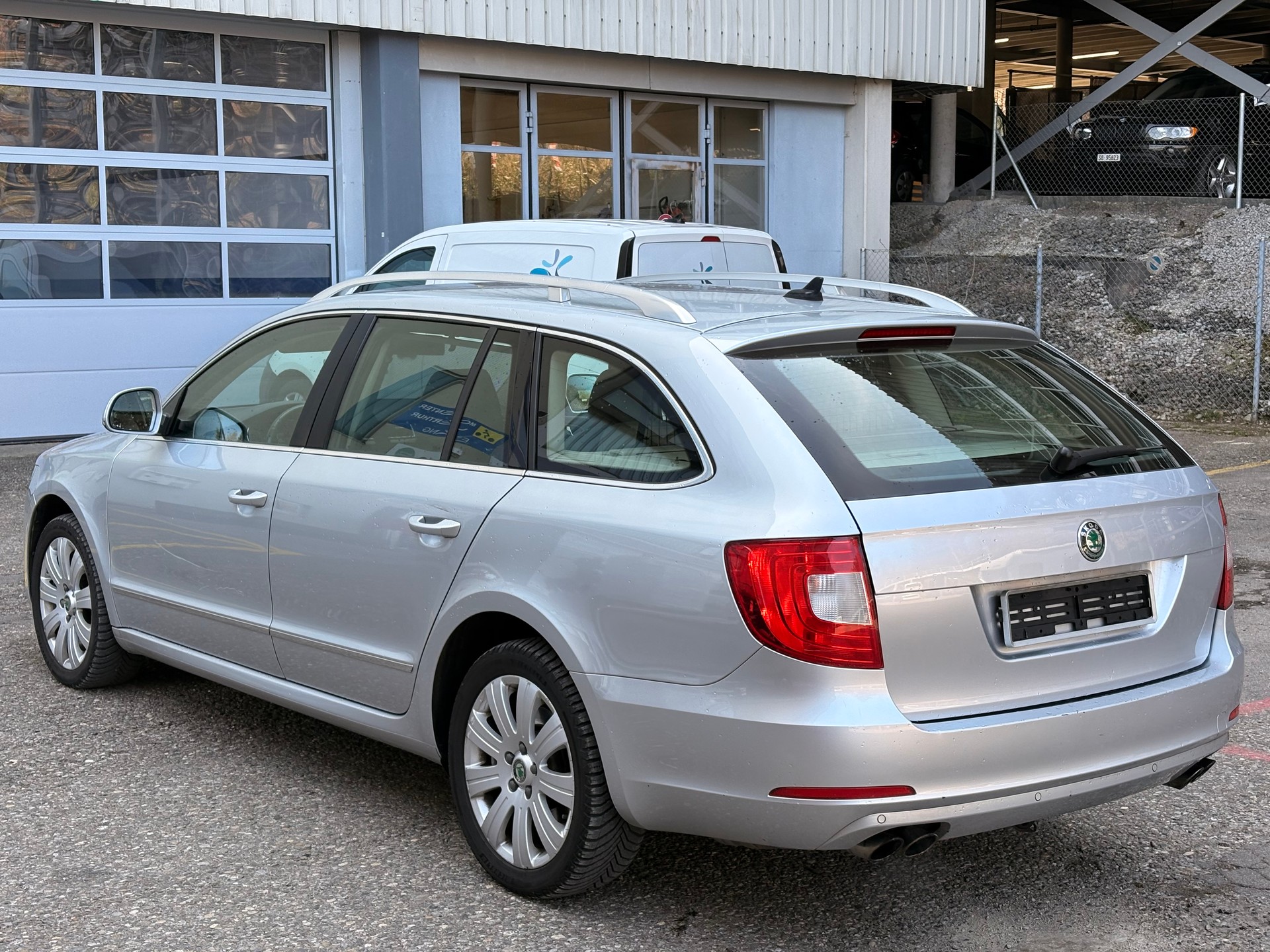 SKODA Superb Combi 3.6 FSI Elegance 4x4 DSG-image-4