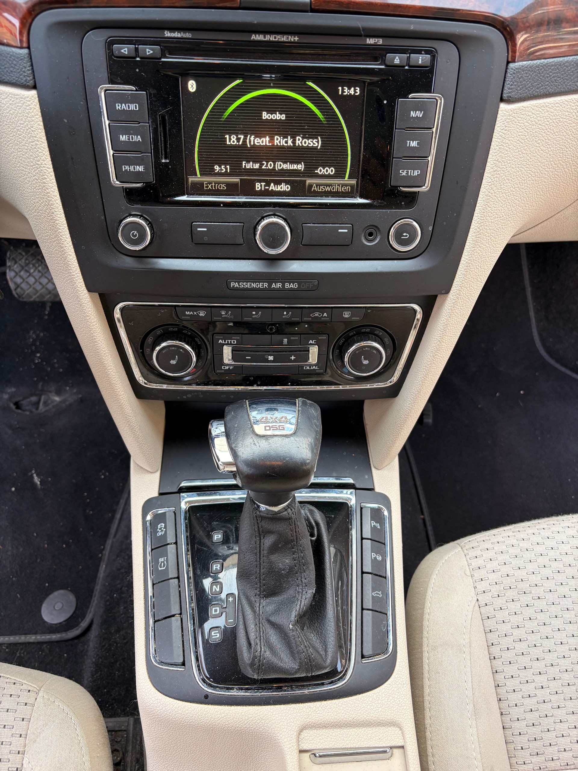 SKODA Superb Combi 3.6 FSI Elegance 4x4 DSG-image-10