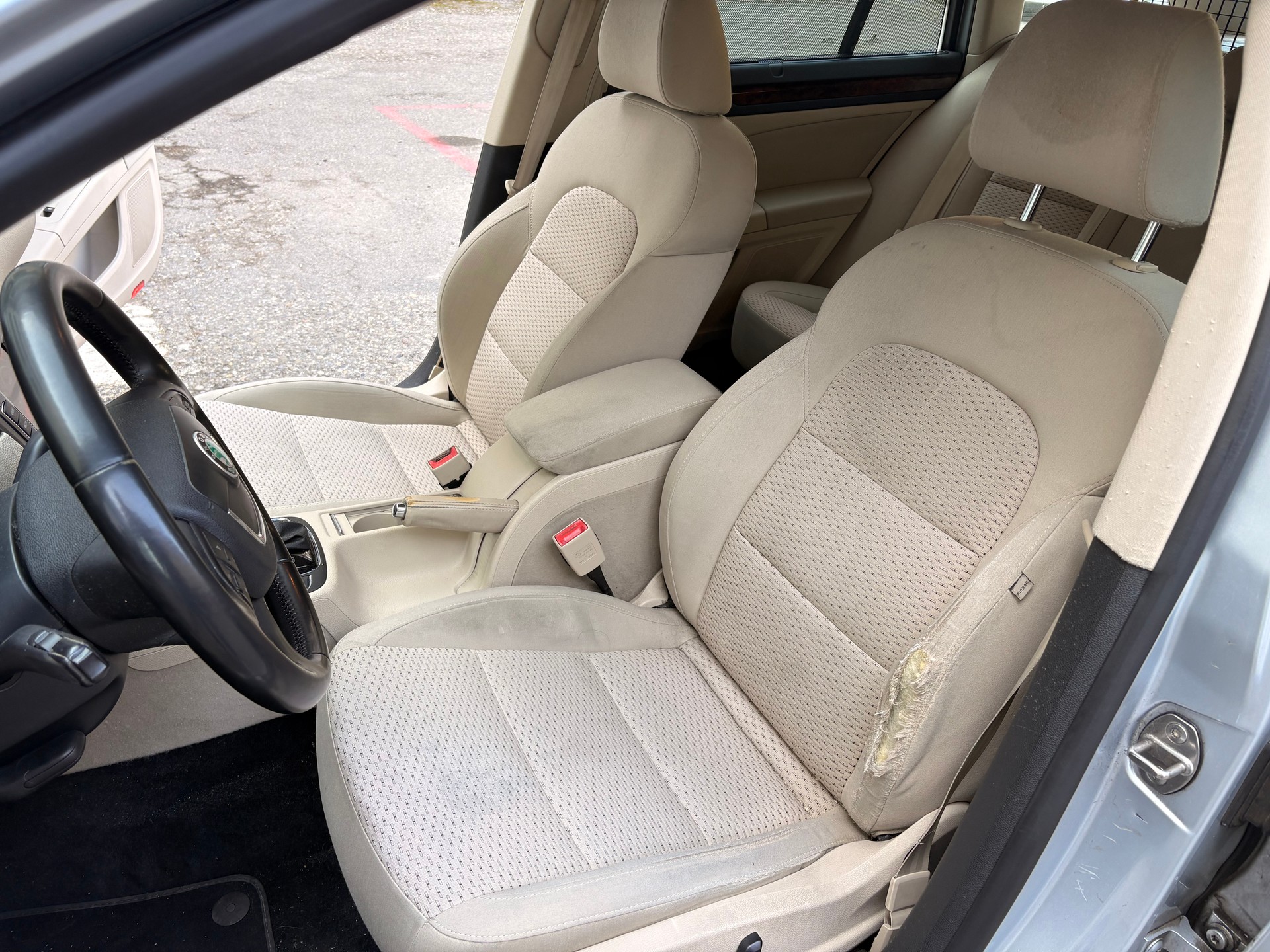 SKODA Superb Combi 3.6 FSI Elegance 4x4 DSG-image-11