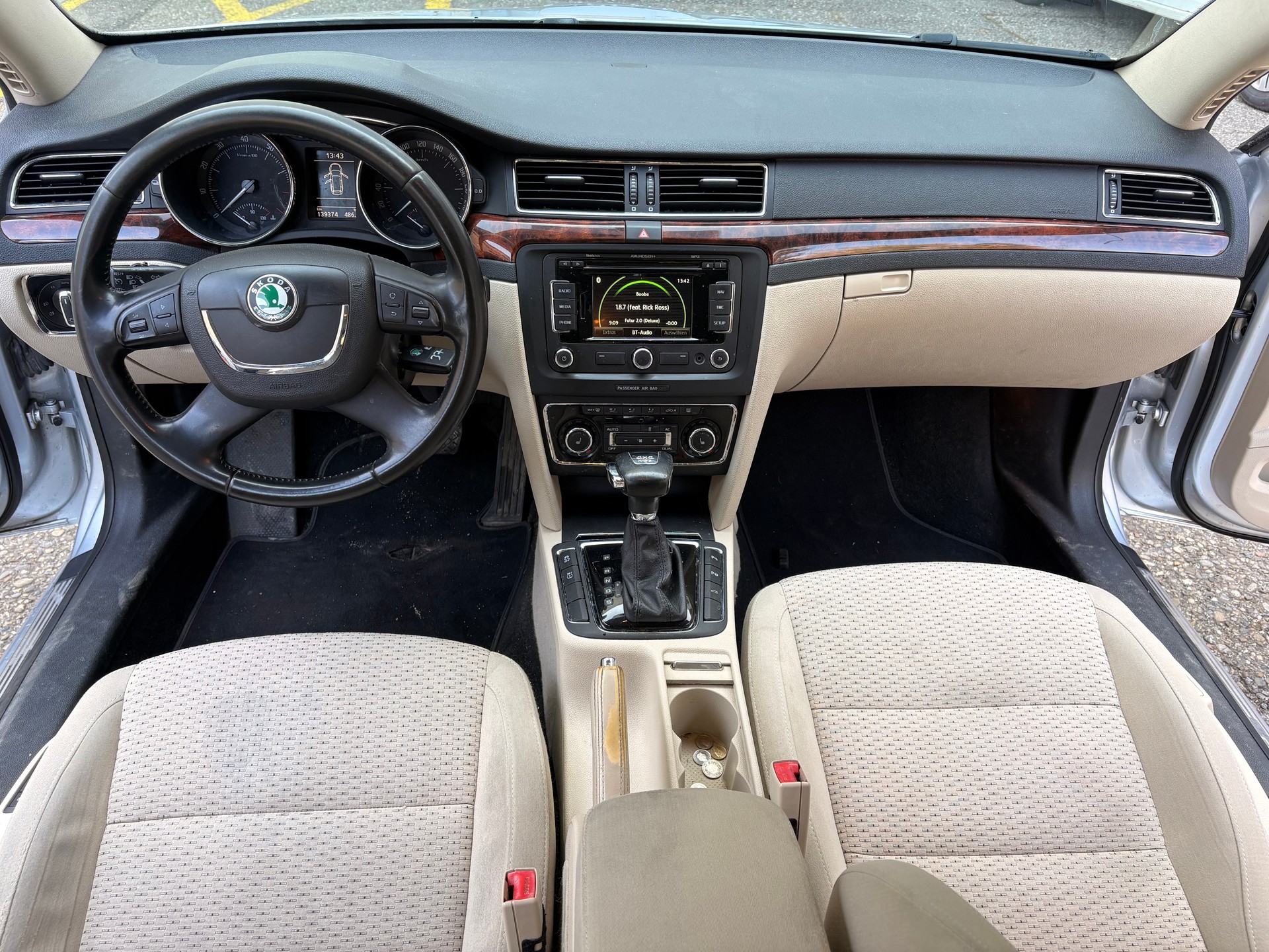 SKODA Superb Combi 3.6 FSI Elegance 4x4 DSG-image-9