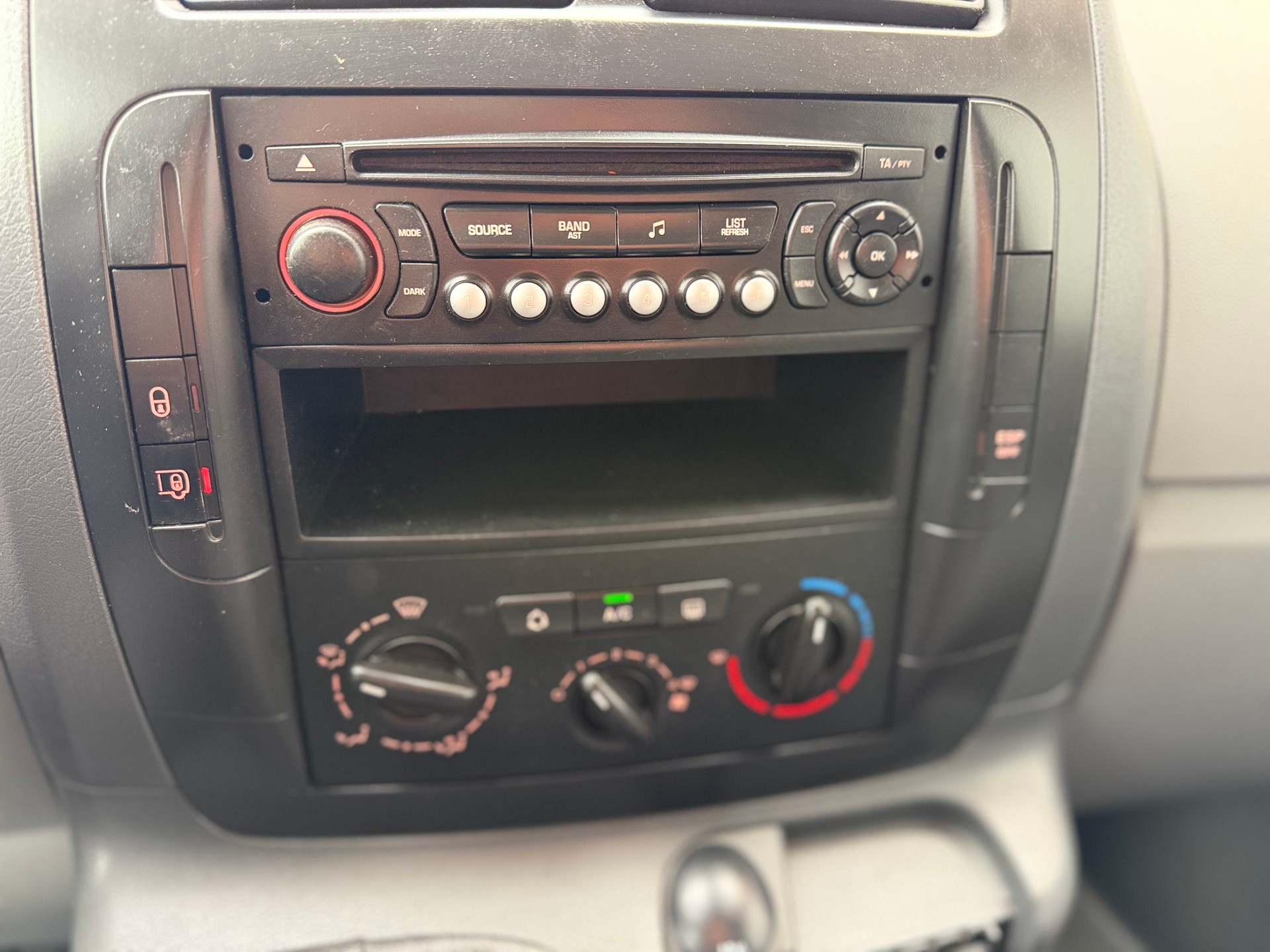 PEUGEOT Expert 2.0i 16V 229 L1H1-image-7