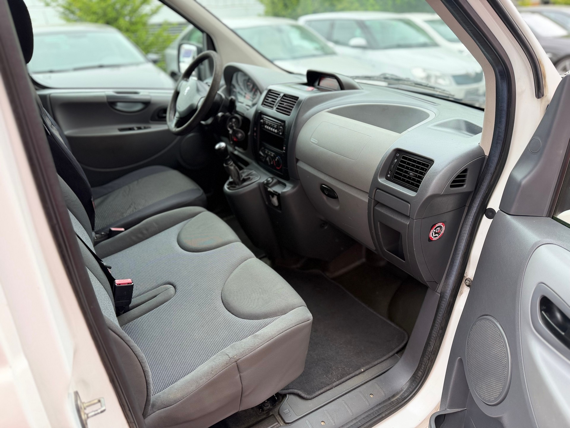 PEUGEOT Expert 2.0i 16V 229 L1H1-image-10