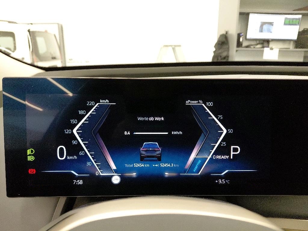 BMW iX xDrive40-image-5