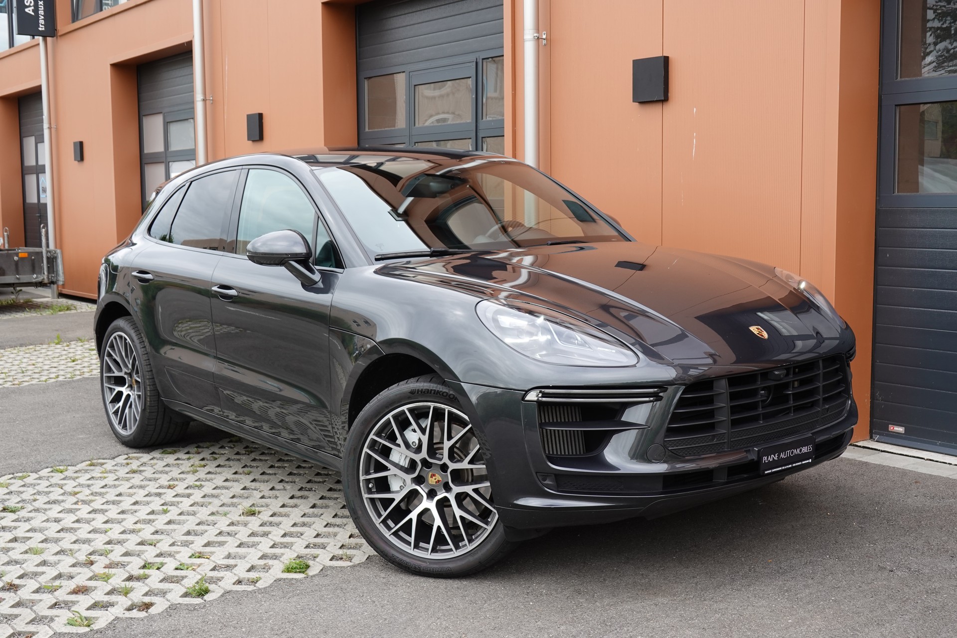 PORSCHE Macan Turbo PDK - "CH Auto * Pack Chrono * Sièges 18 Pos. * Caméra 360' * Echap. Sport"-image-6