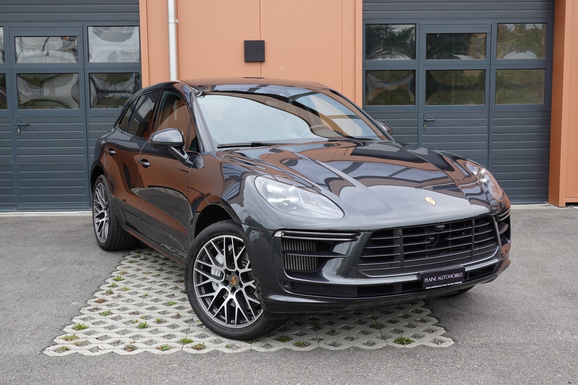 PORSCHE Macan Turbo PDK - "CH Auto * Pack Chrono * Sièges 18 Pos. * Caméra 360' * Echap. Sport"-image-0
