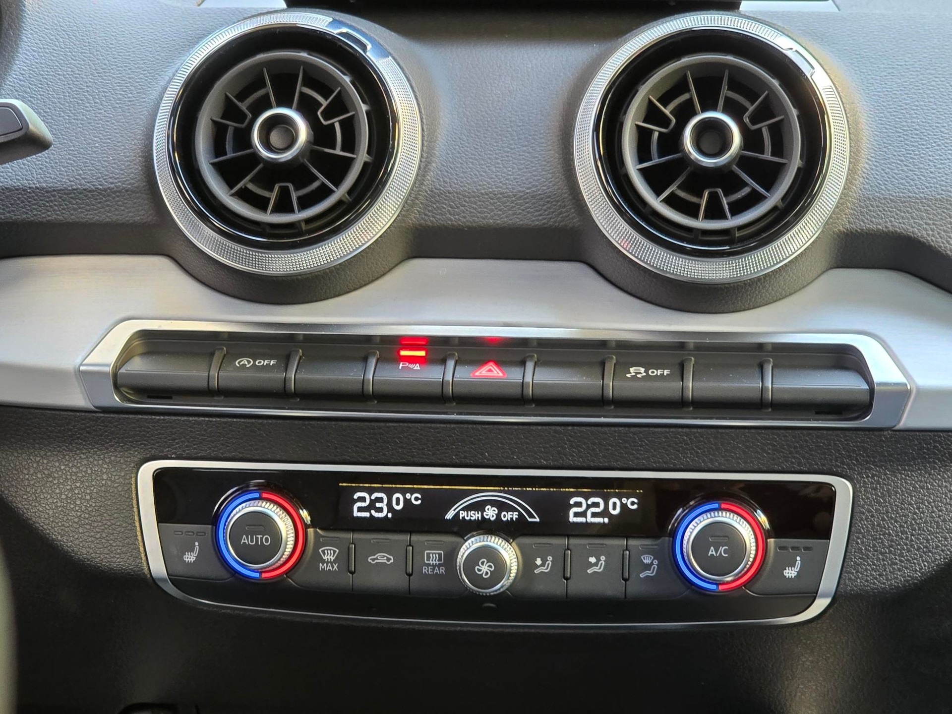 AUDI Q2 40 TFSI S line quattro S-tronic-image-14