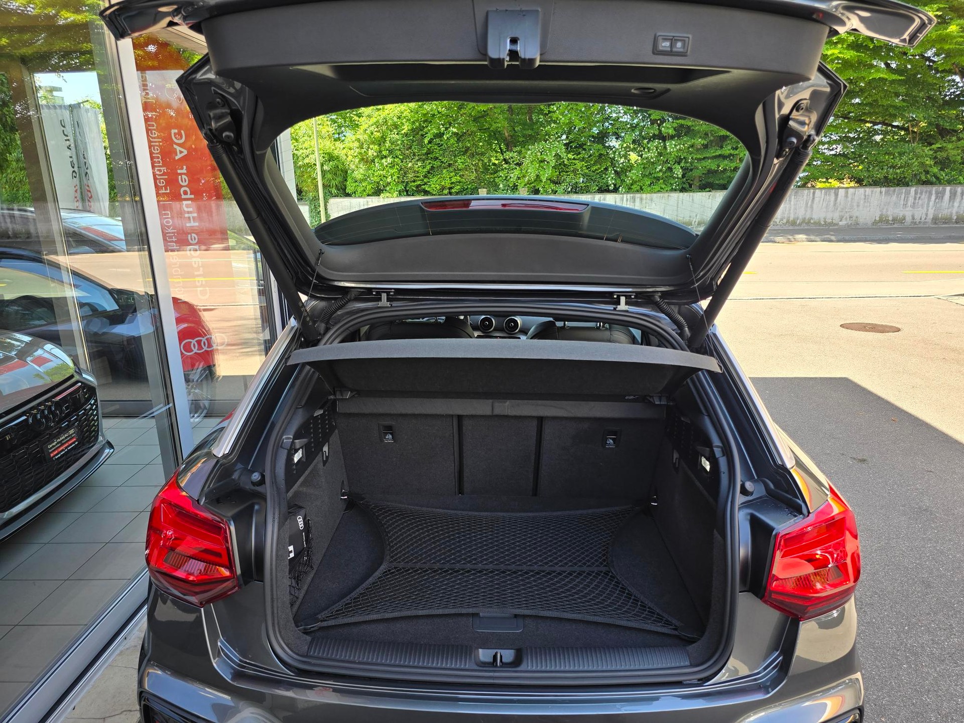 AUDI Q2 40 TFSI S line quattro S-tronic-image-9
