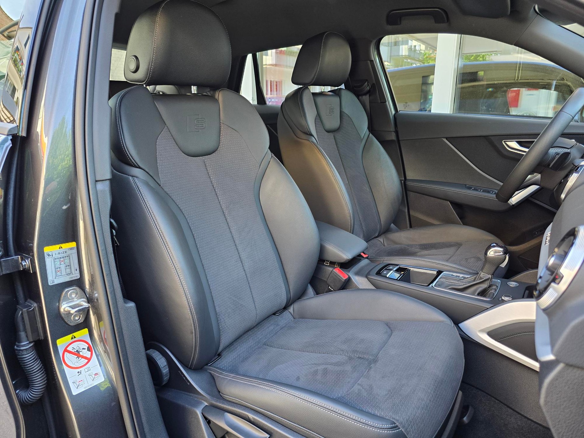 AUDI Q2 40 TFSI S line quattro S-tronic-image-7