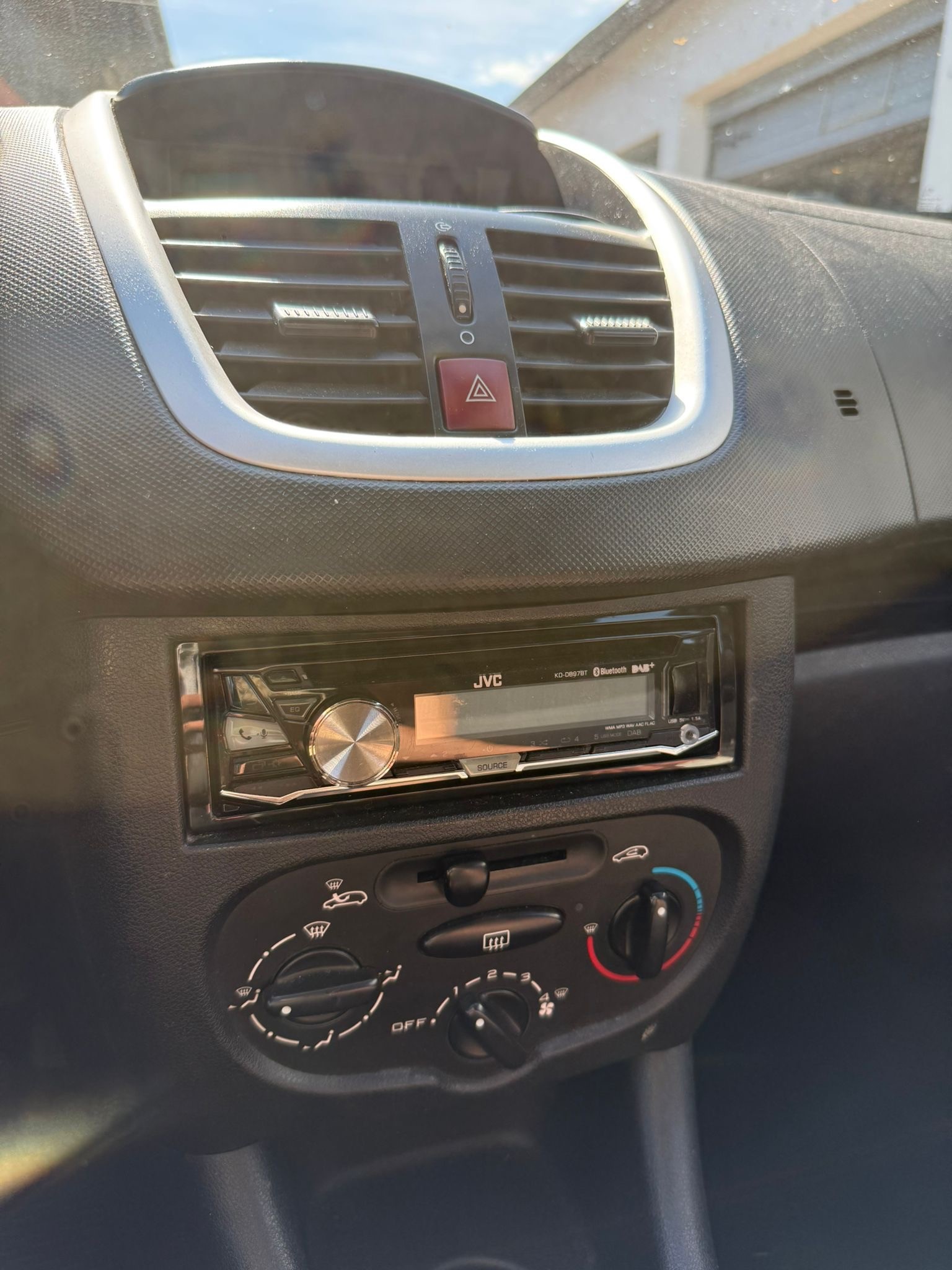 PEUGEOT 206+ 1.4 Trendy-image-6