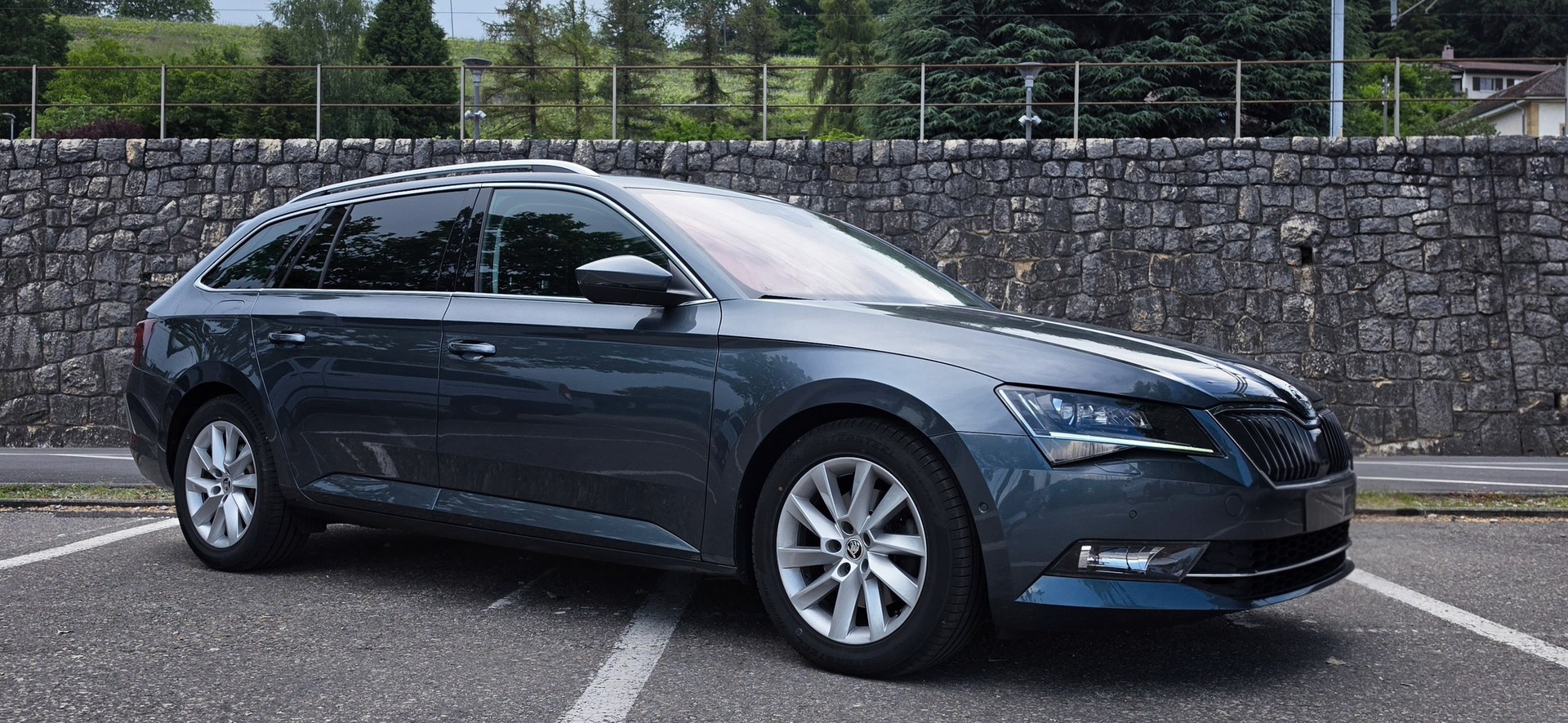 SKODA Superb Combi 2.0 TDI DSG-image-1