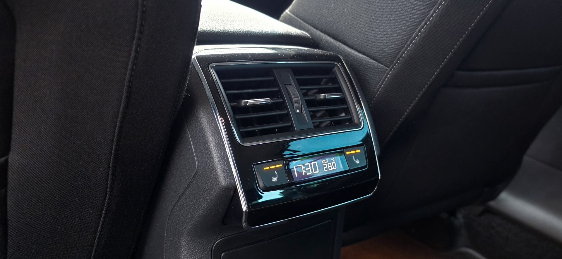 SKODA Superb Combi 2.0 TDI DSG-image-13