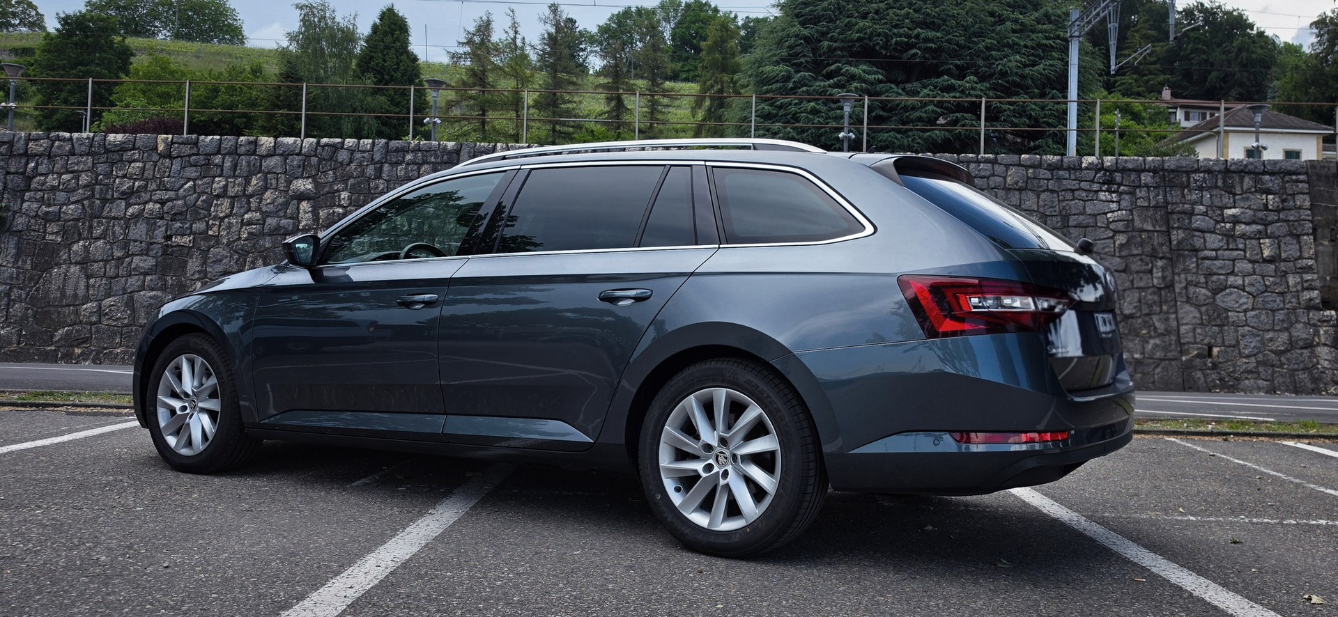 SKODA Superb Combi 2.0 TDI DSG-image-5