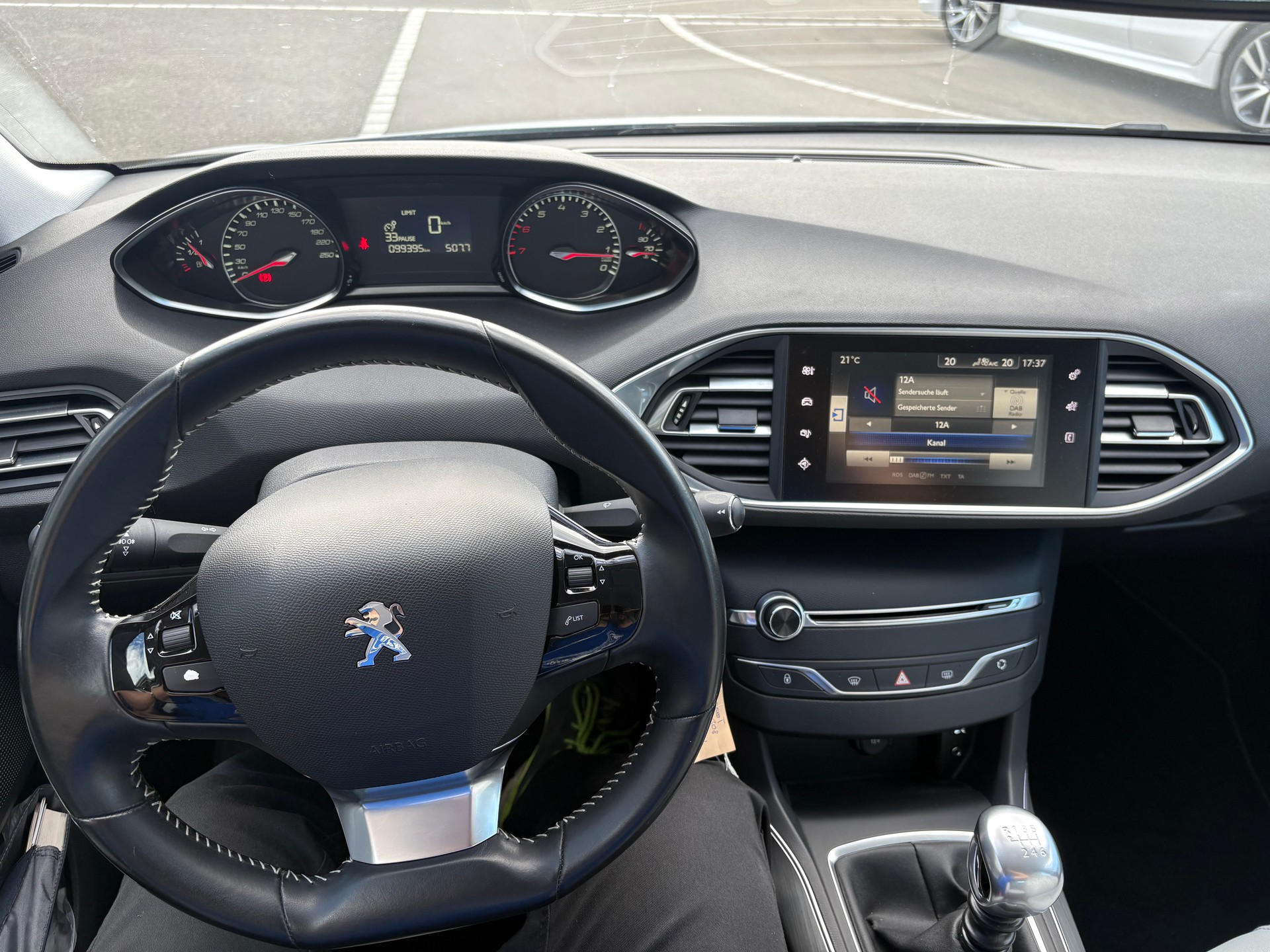 PEUGEOT 308 1.2 PureTech 130 Allure S/S-image-9