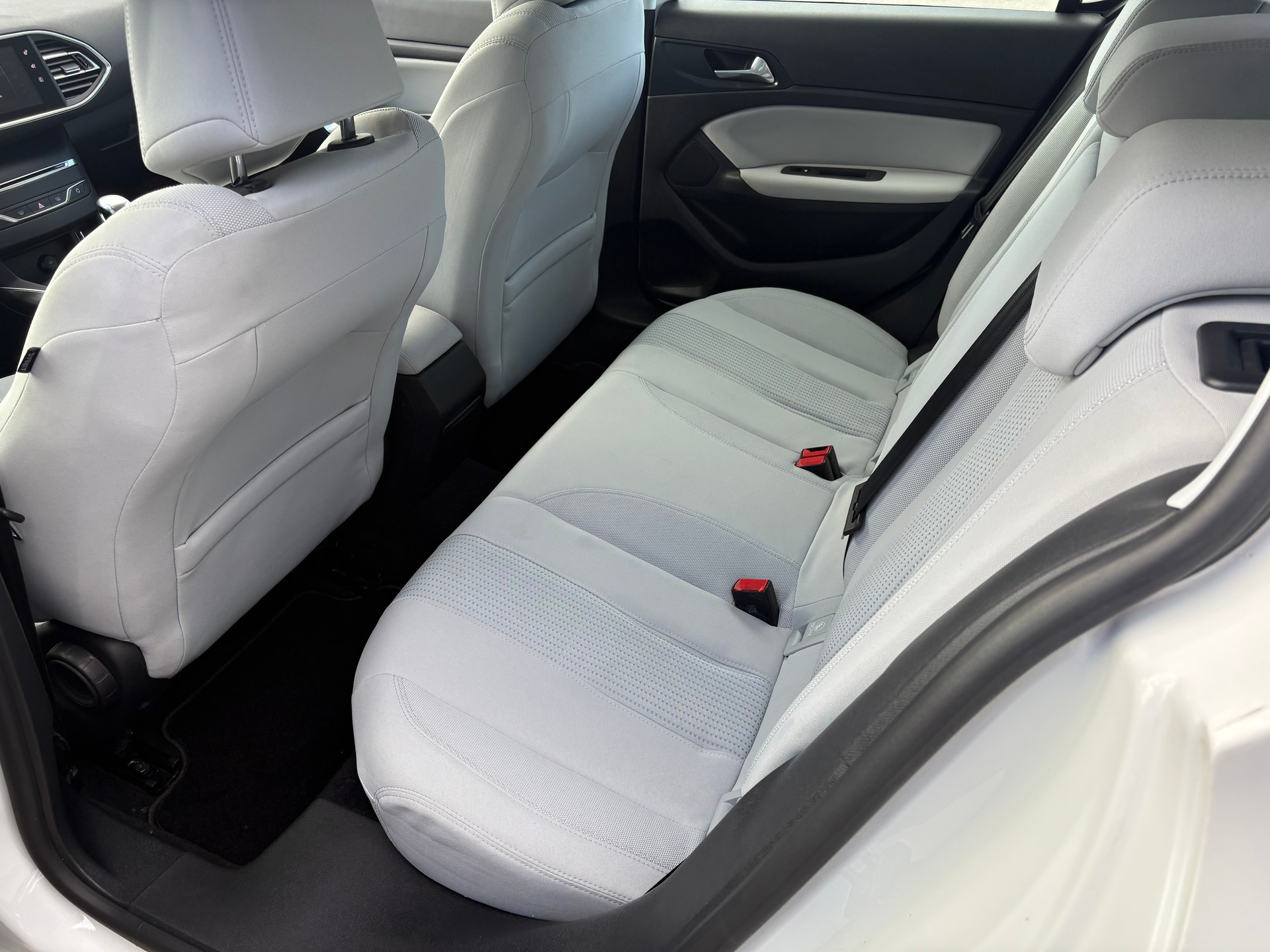 PEUGEOT 308 1.2 PureTech 130 Allure S/S-image-5