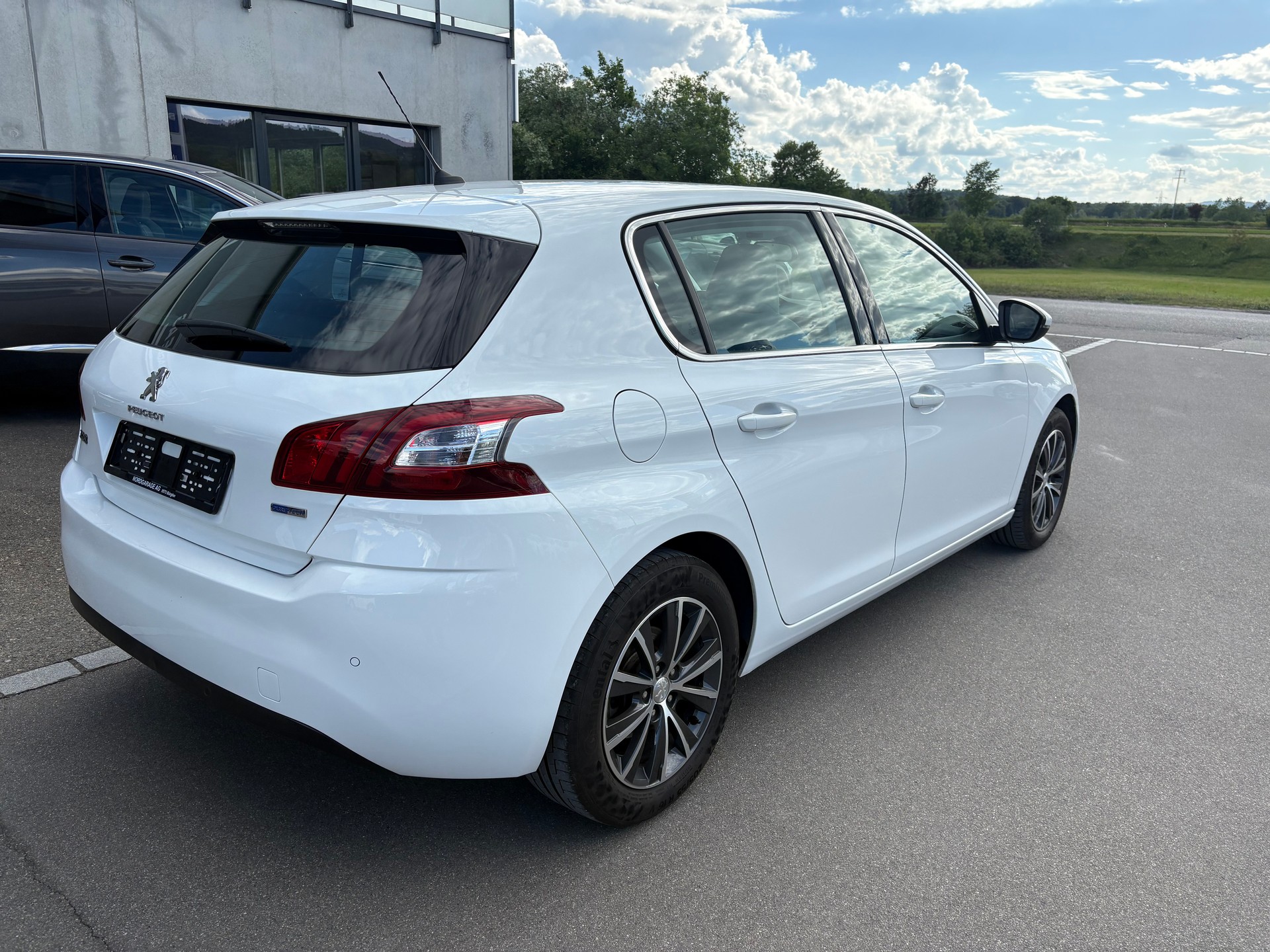PEUGEOT 308 1.2 PureTech 130 Allure S/S-image-3