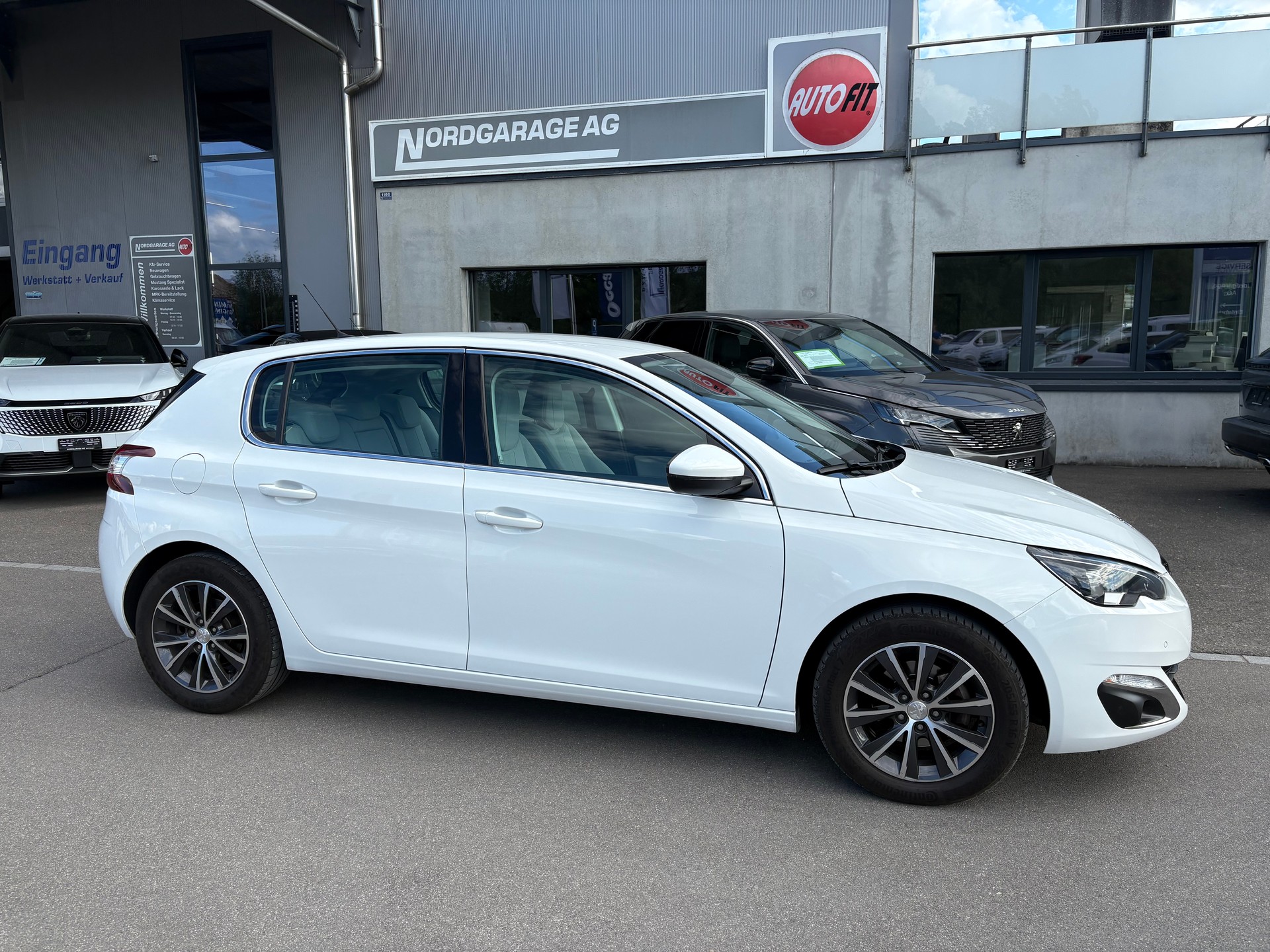 PEUGEOT 308 1.2 PureTech 130 Allure S/S-image-1
