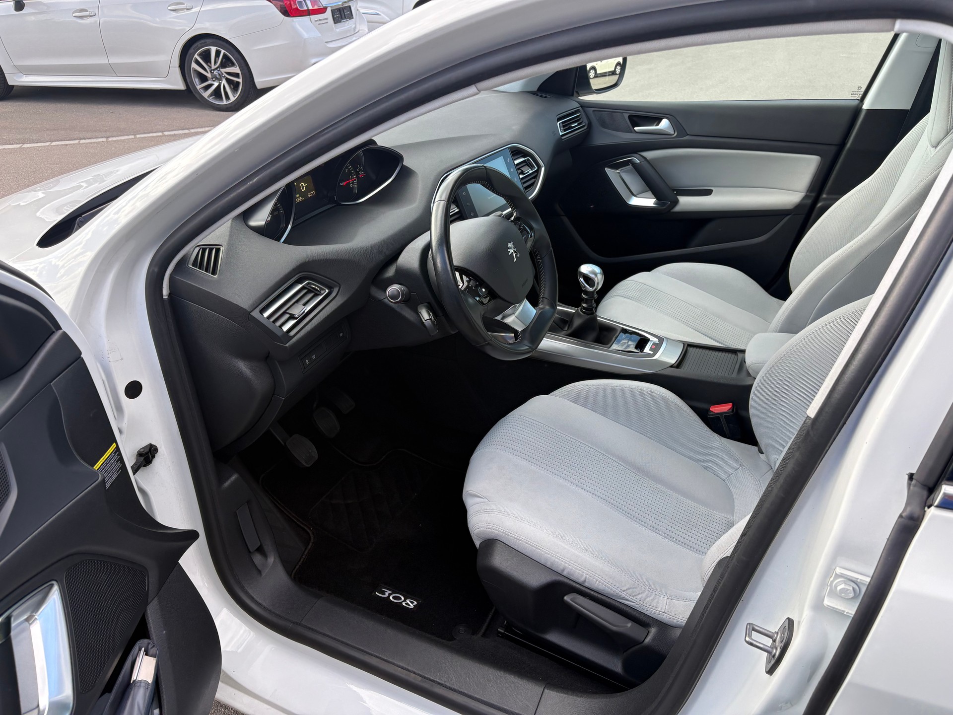 PEUGEOT 308 1.2 PureTech 130 Allure S/S-image-7