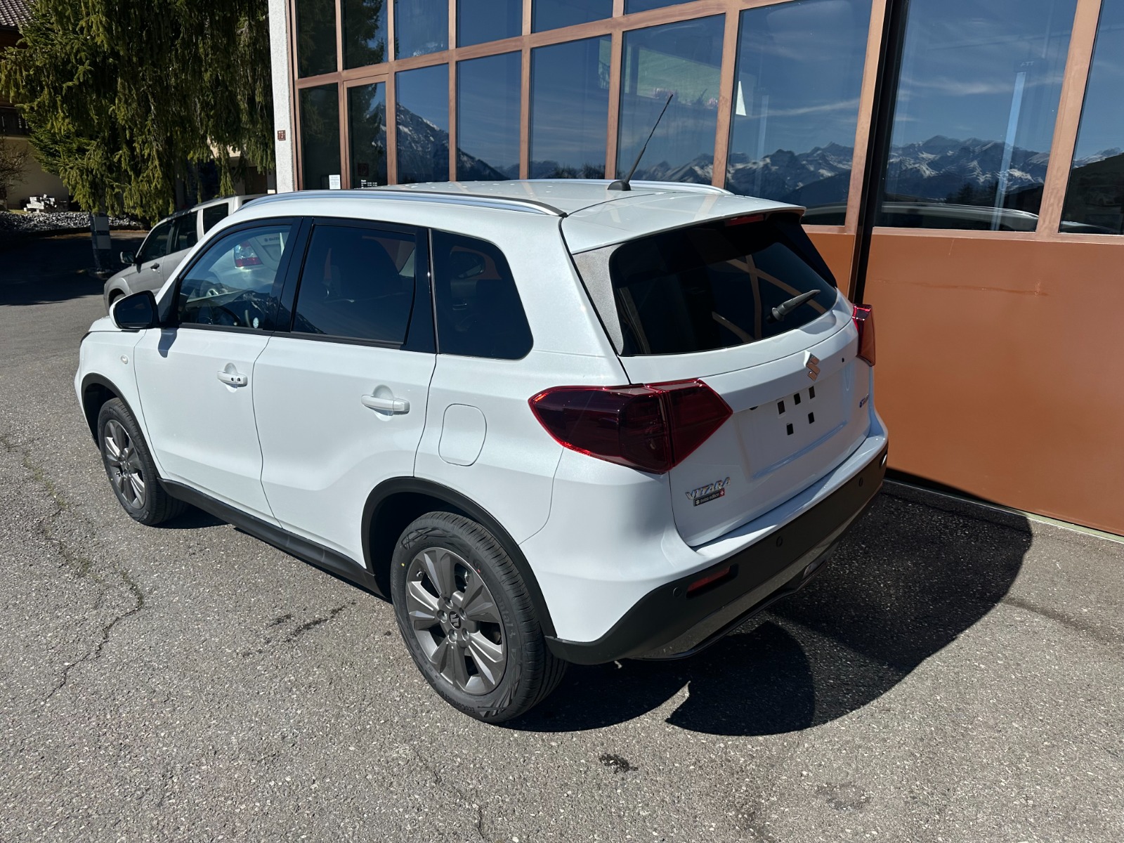 SUZUKI Vitara 1.4 Boosterjet Compact + 4x4 Hybrid Automatic-image-4