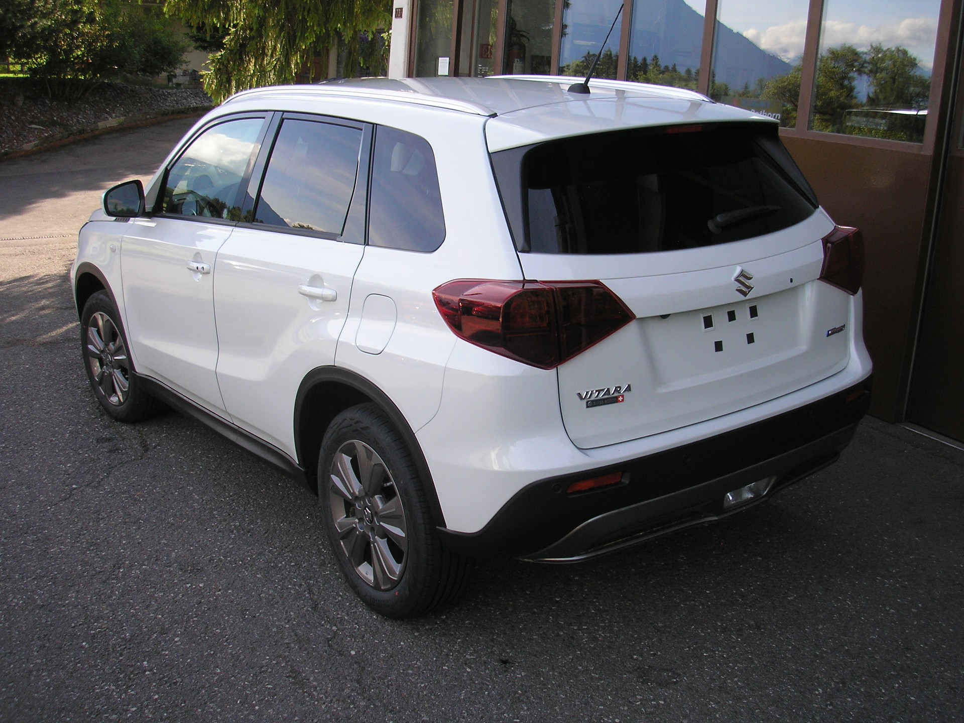 SUZUKI Vitara 1.4 Boosterjet Compact + 4x4 Hybrid Automatic-image-1