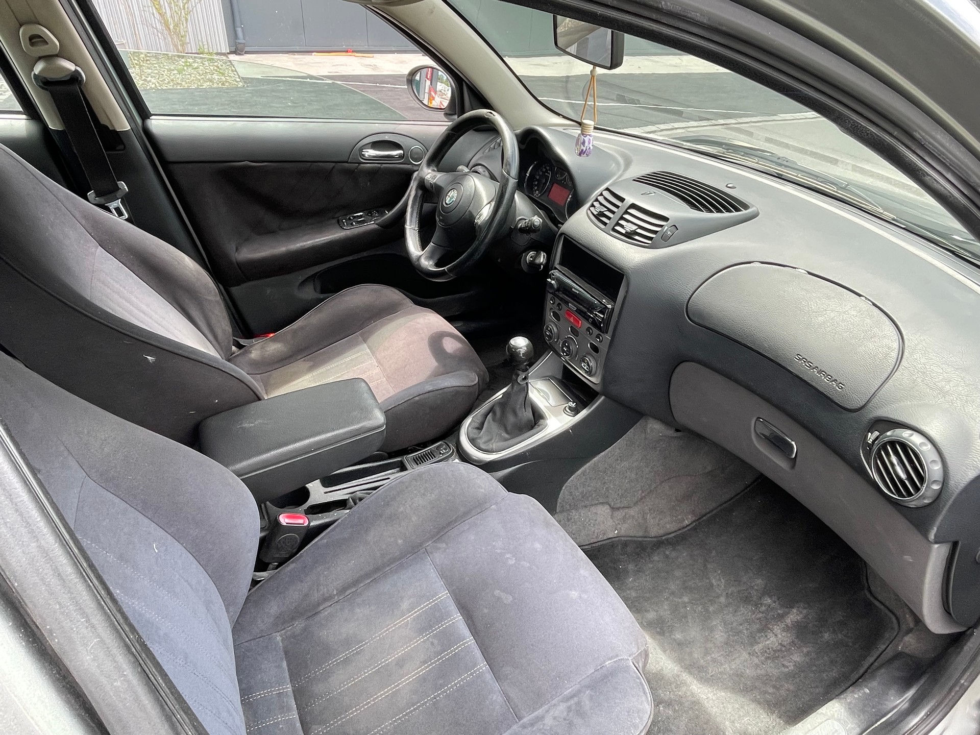 ALFA ROMEO 147 1.9 16V JTD Progression-image-9