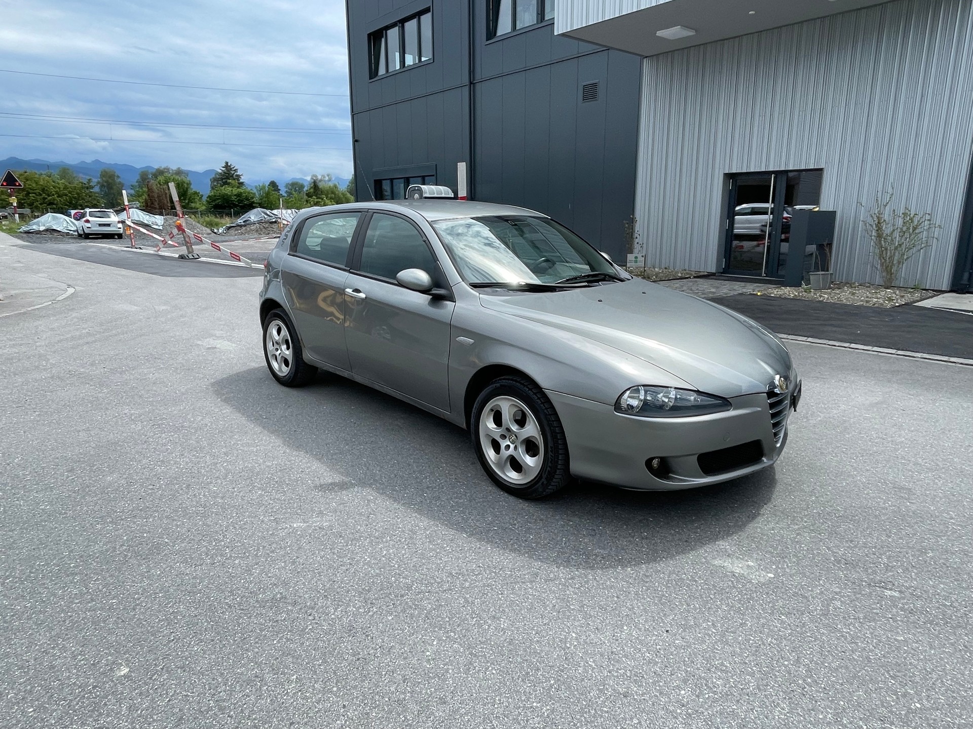 ALFA ROMEO 147 1.9 16V JTD Progression-image-1