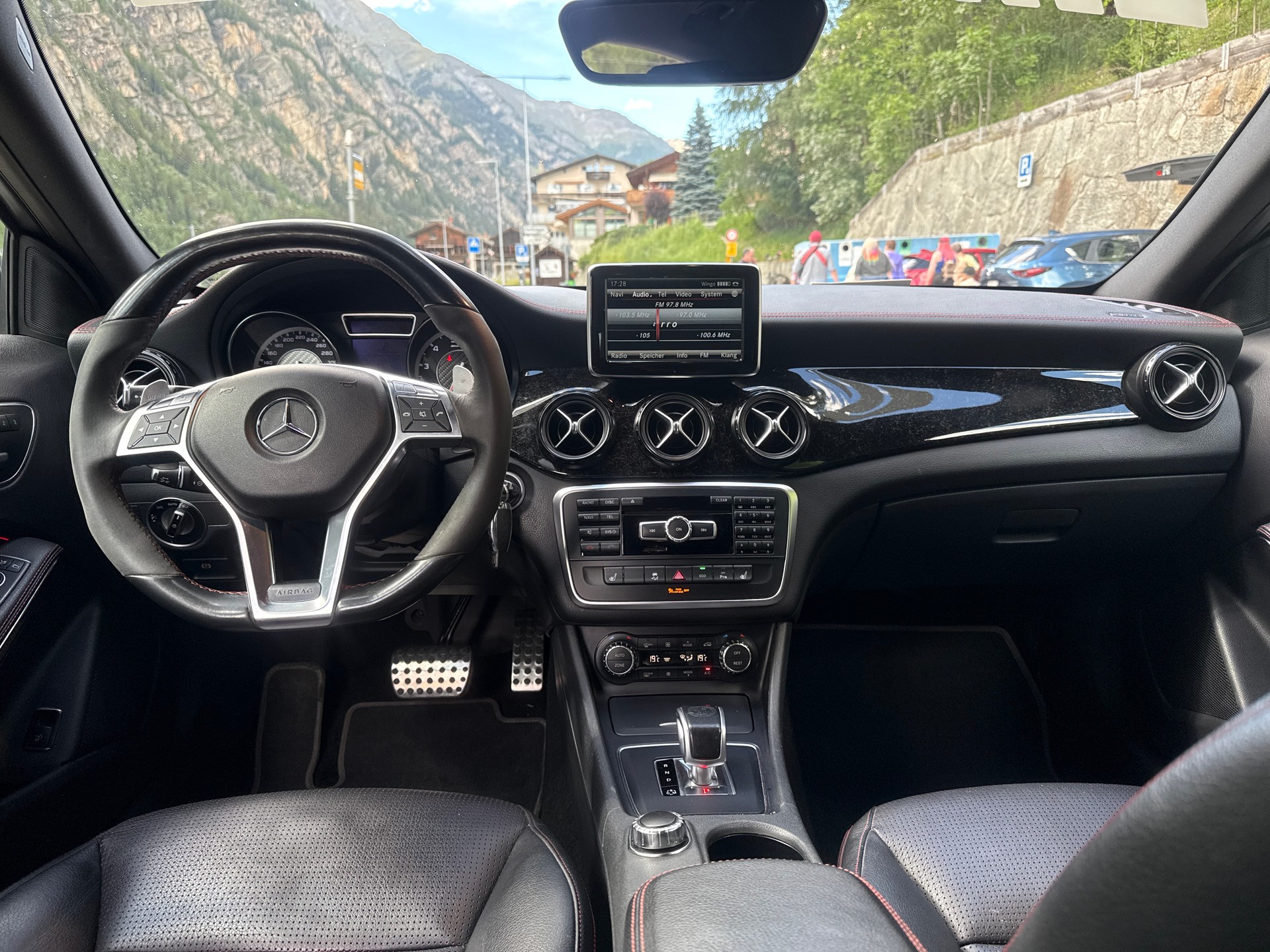 MERCEDES-BENZ GLA 45 AMG 4m-image-15