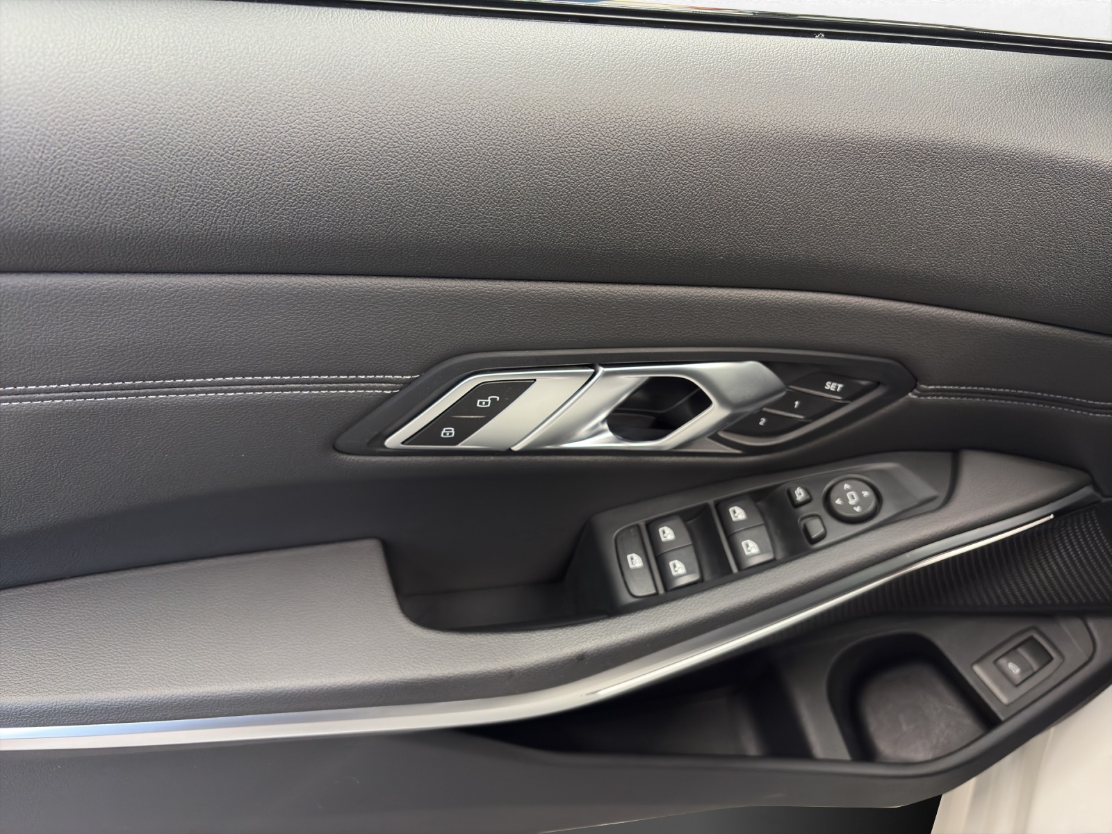 BMW 320d xDrive SAG Touring-image-19