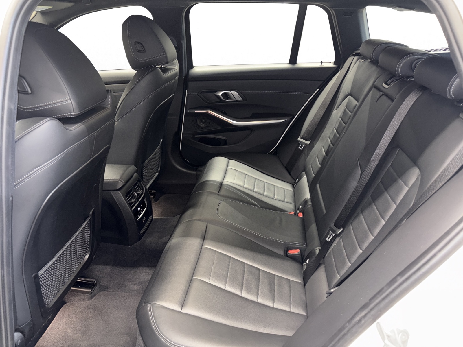 BMW 320d xDrive SAG Touring-image-11
