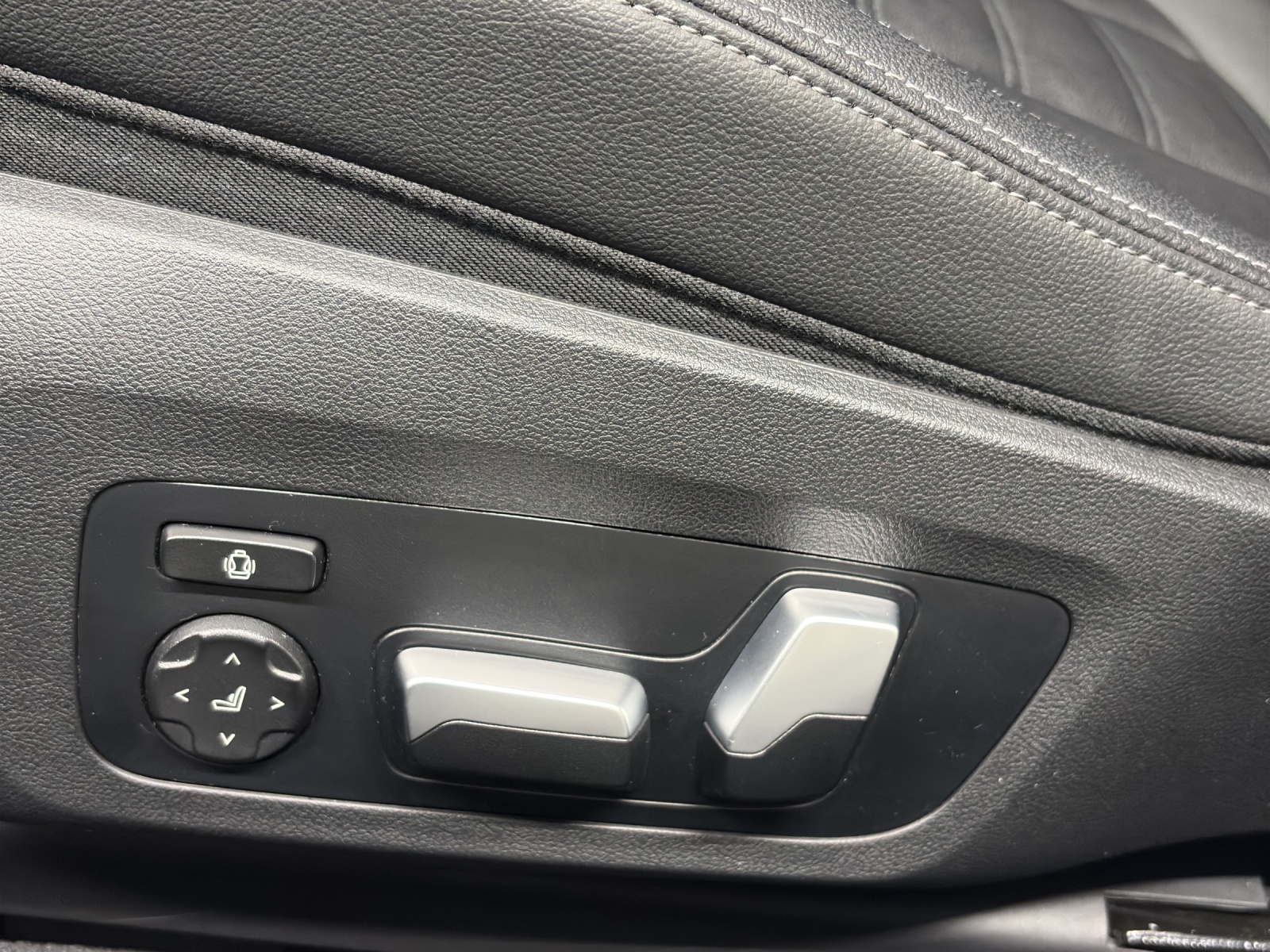 BMW 320d xDrive SAG Touring-image-14
