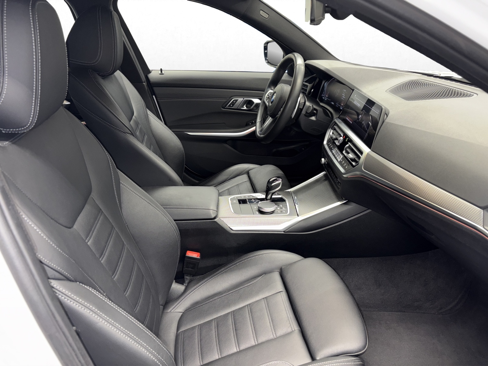 BMW 320d xDrive SAG Touring-image-13