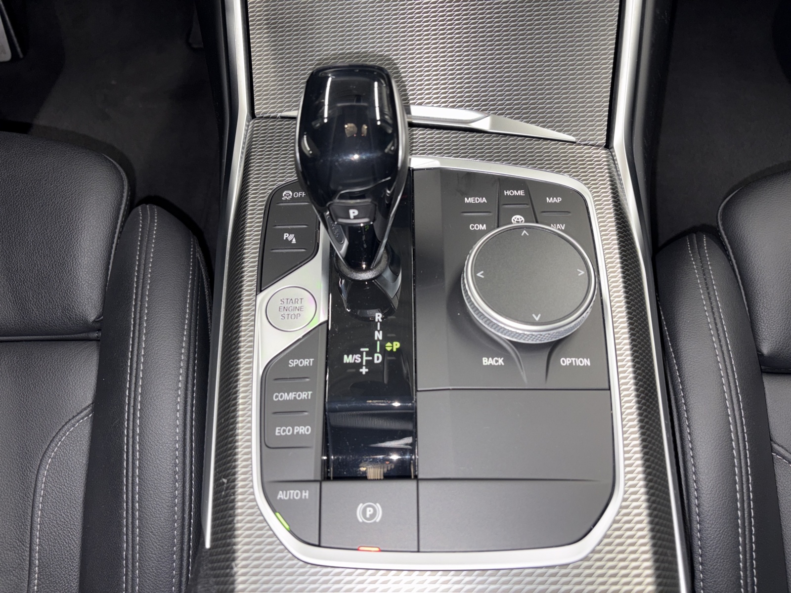 BMW 320d xDrive SAG Touring-image-15