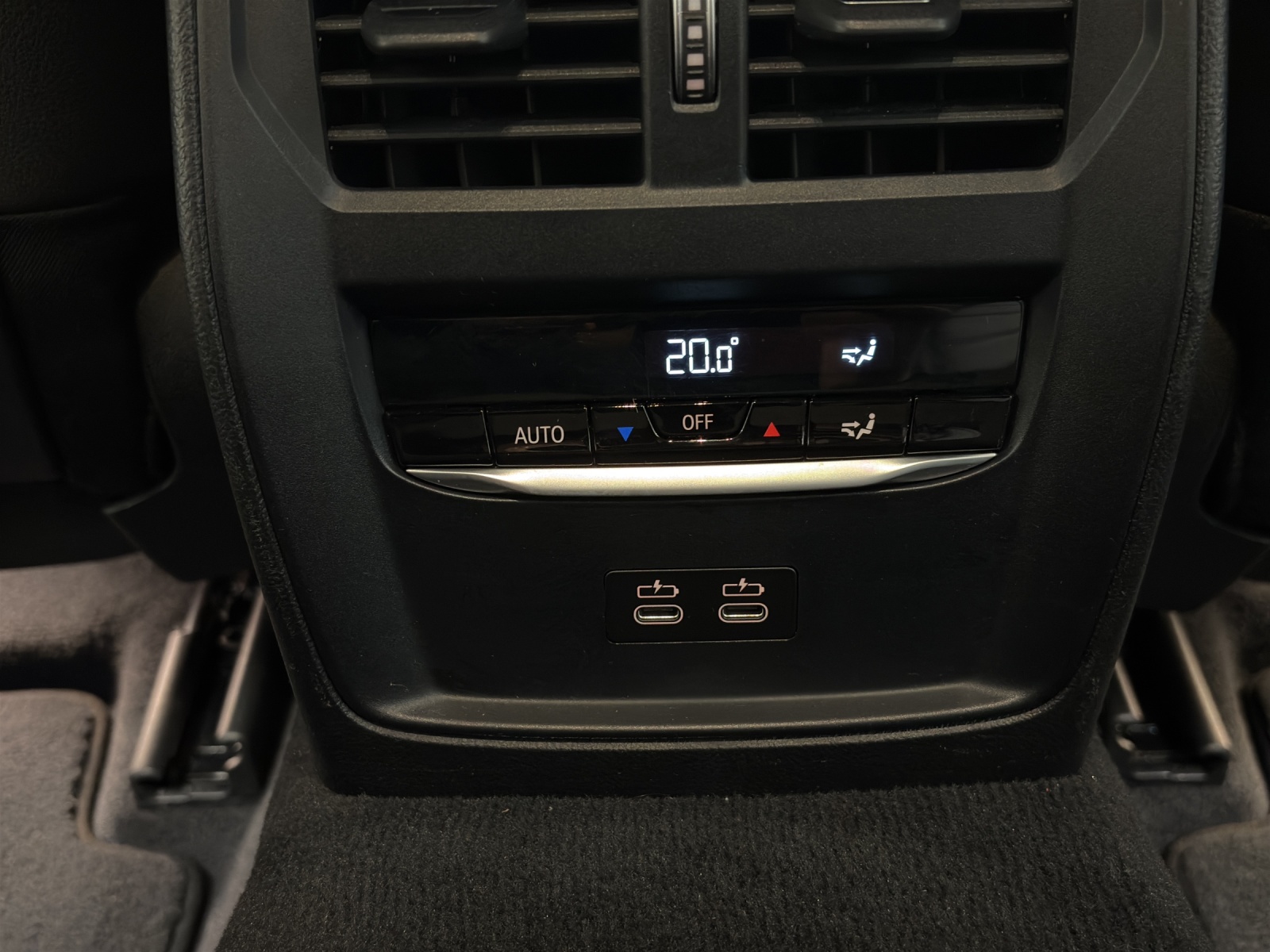 BMW 320d xDrive SAG Touring-image-12
