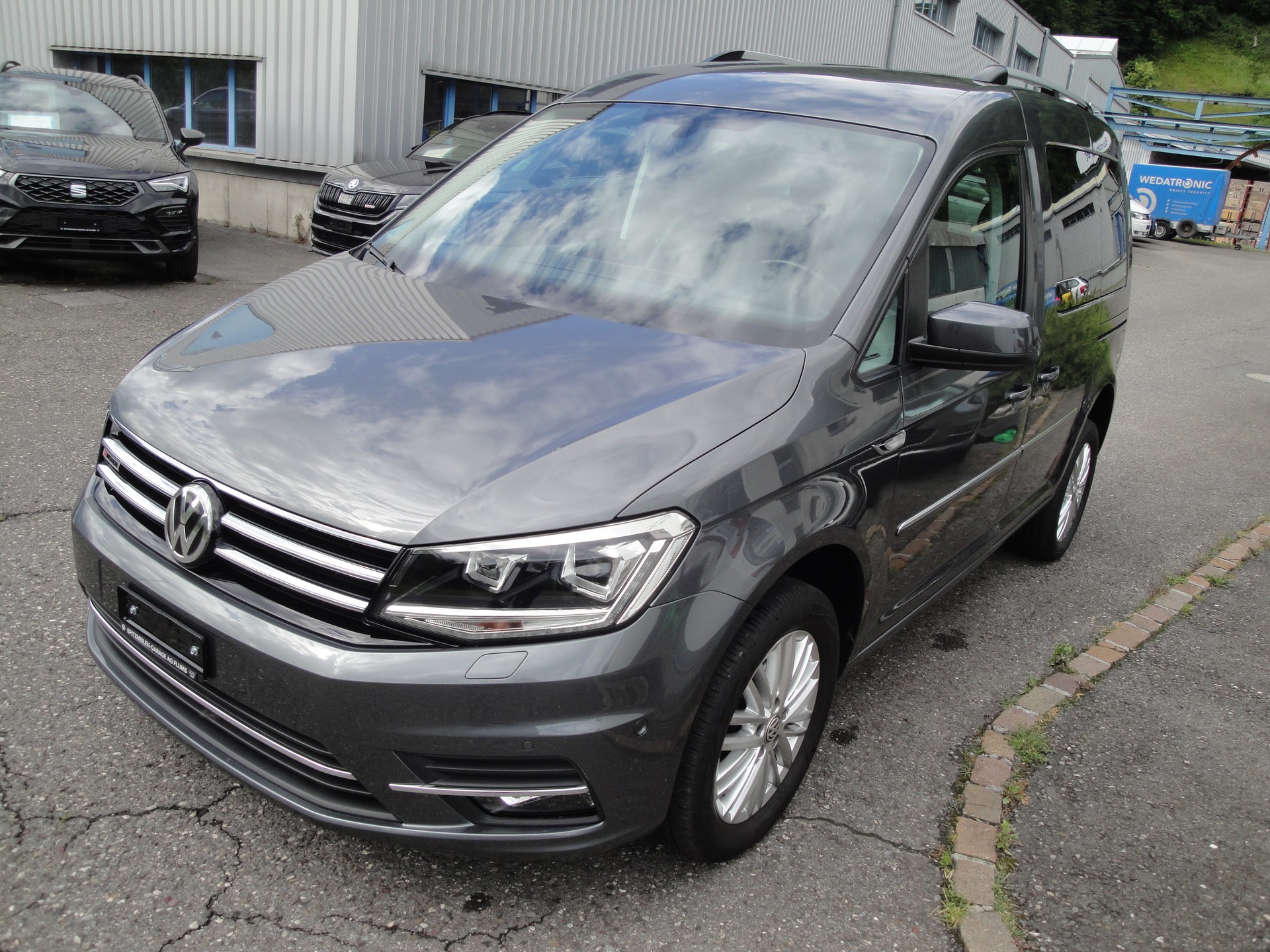 VW Caddy 2.0 TDI High 4M-image-0