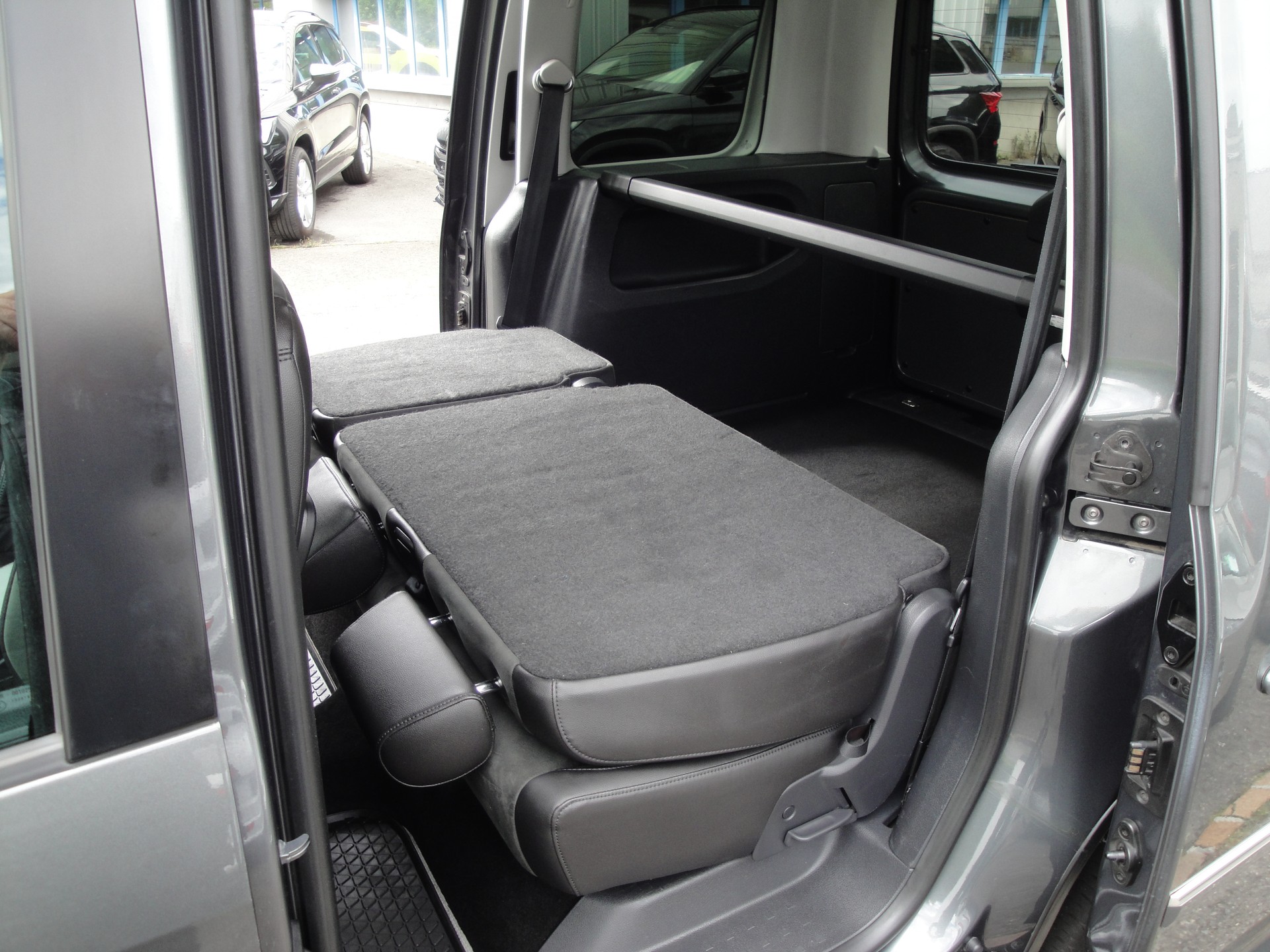 VW Caddy 2.0 TDI High 4M-image-11