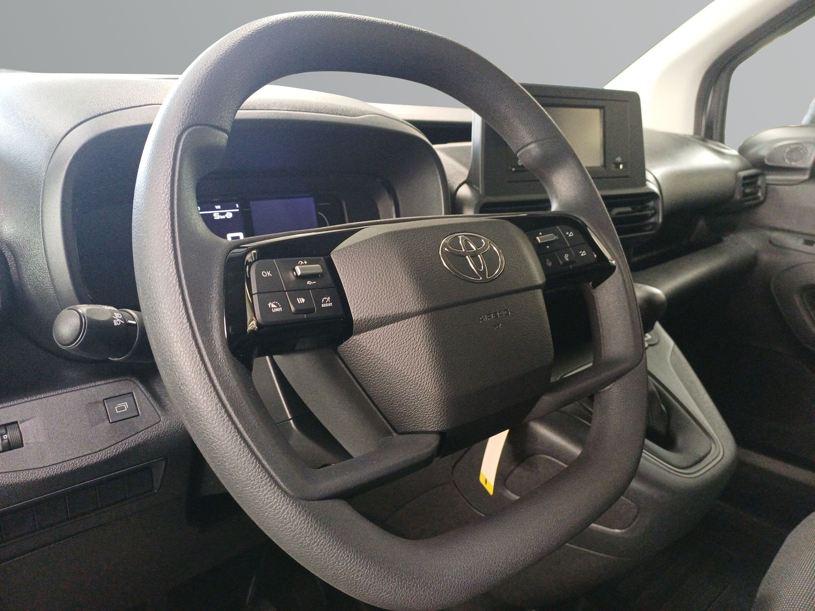 TOYOTA PROACE CITY Van L2 1.2 Active-image-5