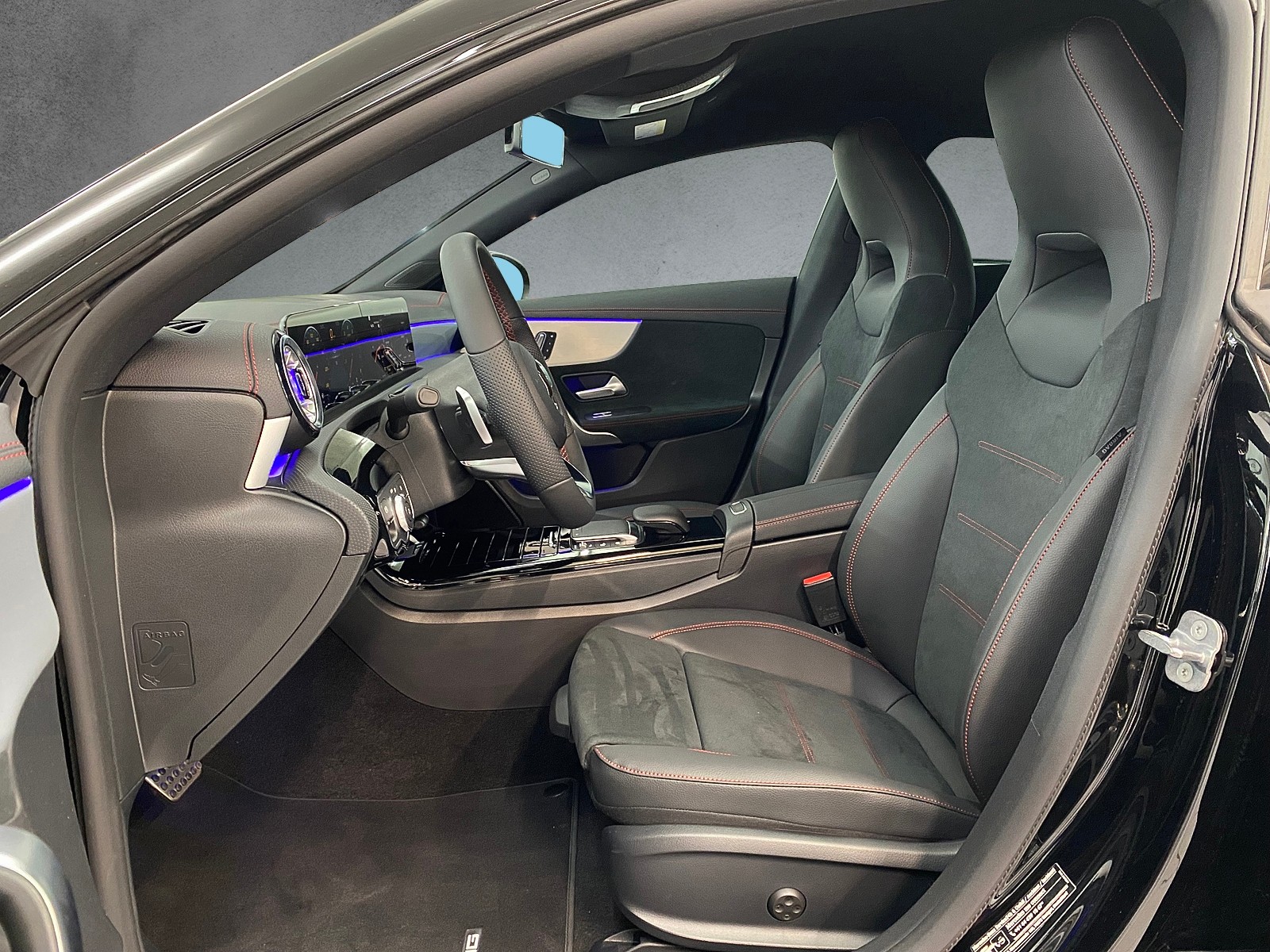 MERCEDES-BENZ CLA 200 AMG Line Shooting Brake-image-6