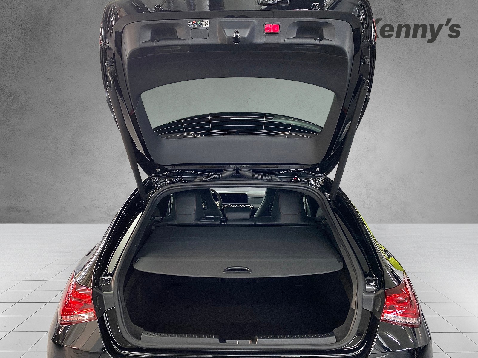 MERCEDES-BENZ CLA 200 AMG Line Shooting Brake-image-4