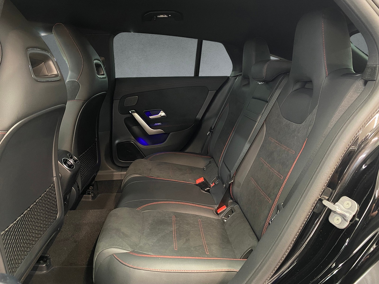 MERCEDES-BENZ CLA 200 AMG Line Shooting Brake-image-7