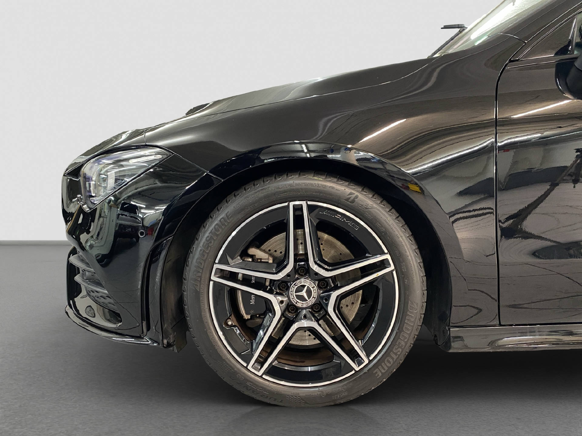 MERCEDES-BENZ CLA 200 AMG Line Shooting Brake-image-5
