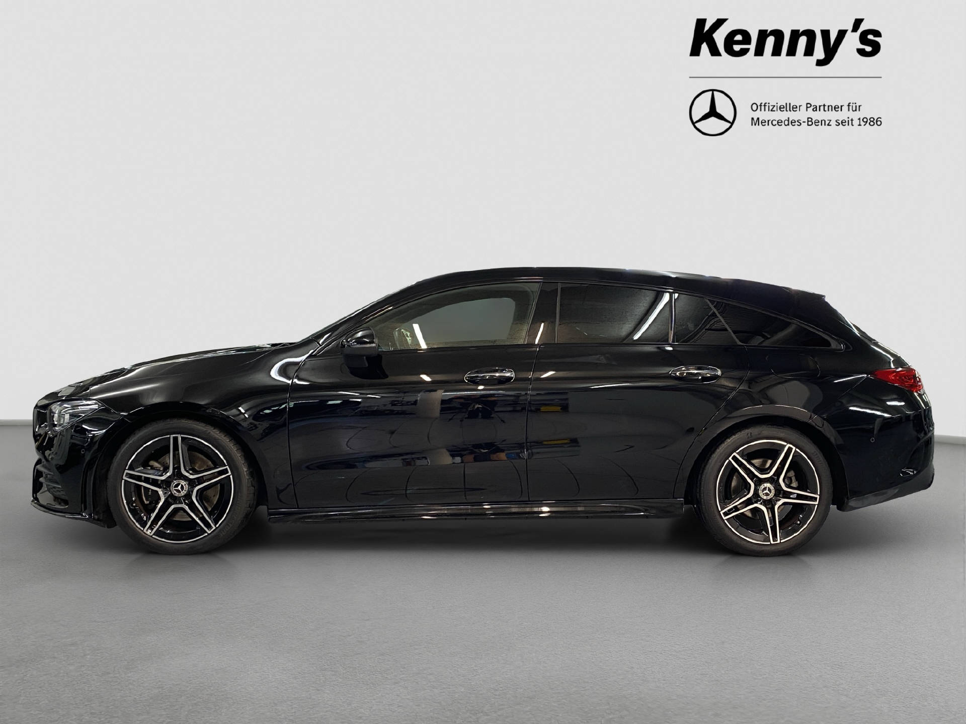 MERCEDES-BENZ CLA 200 AMG Line Shooting Brake-showroom-element-2