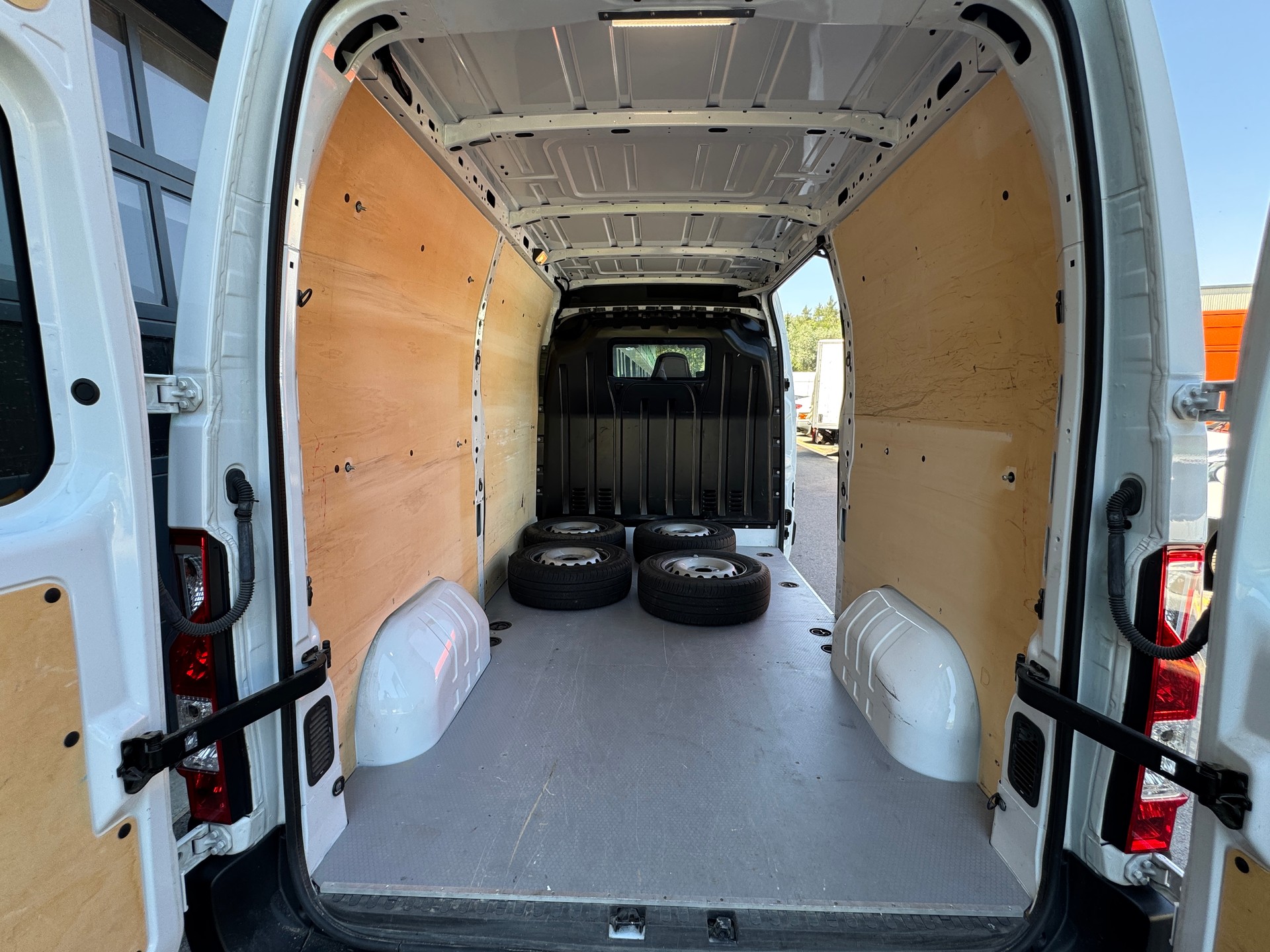 RENAULT Master T33 2.3dCi 130 L2H2-image-14