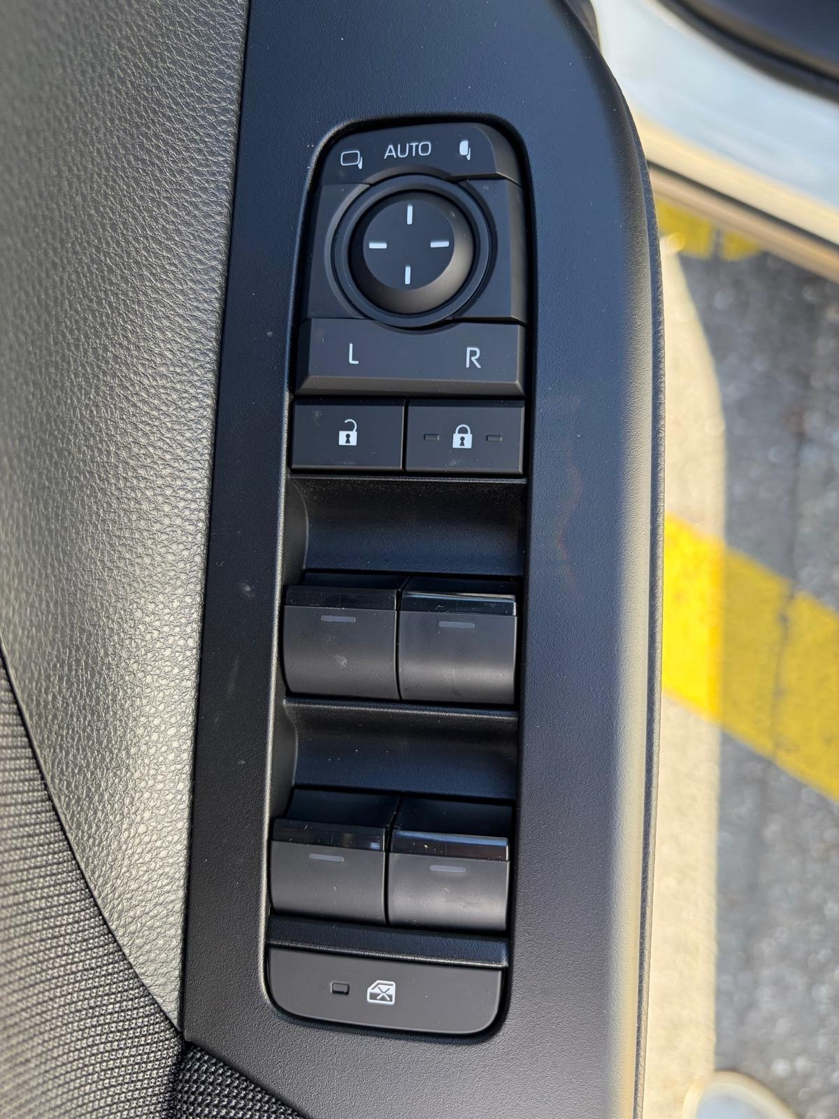 TOYOTA C-HR 1.8 HSD CVT Trend-image-17