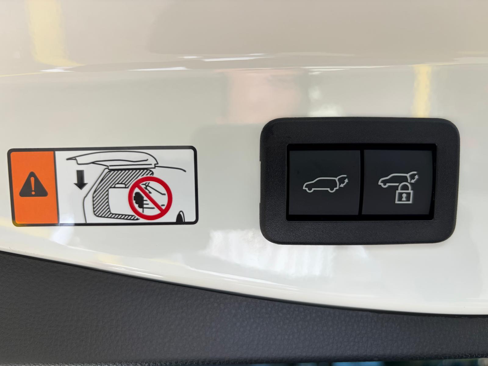 TOYOTA C-HR 1.8 HSD CVT Trend-image-12
