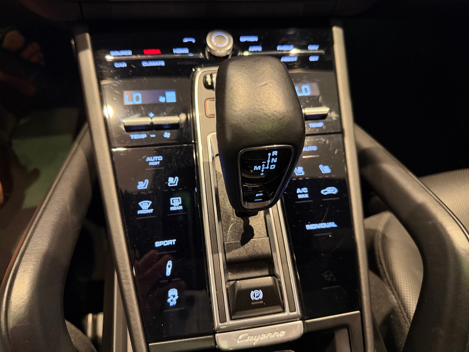 PORSCHE Cayenne 4.0 V8 GTS-image-17