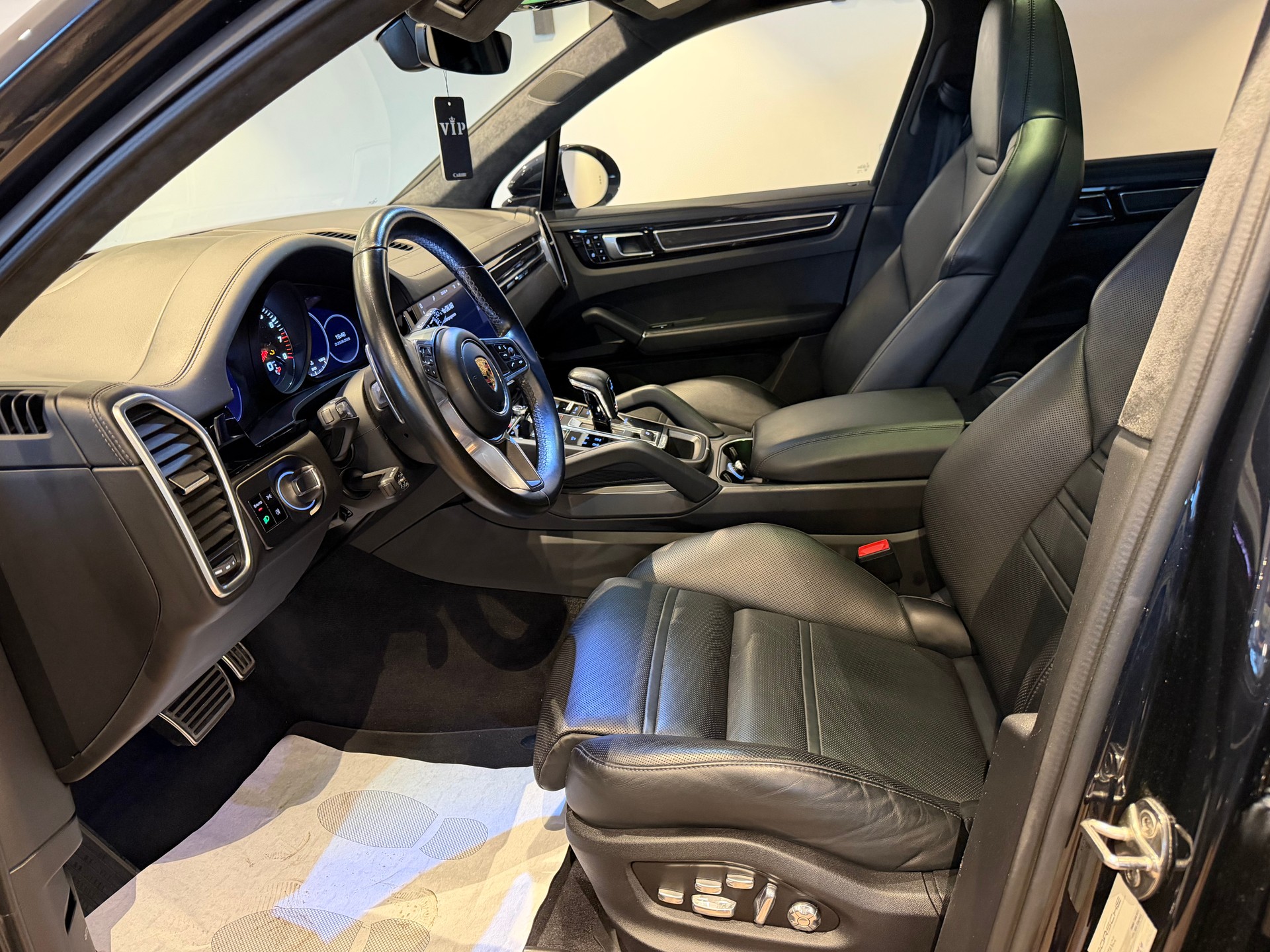 PORSCHE Cayenne 4.0 V8 GTS-image-11