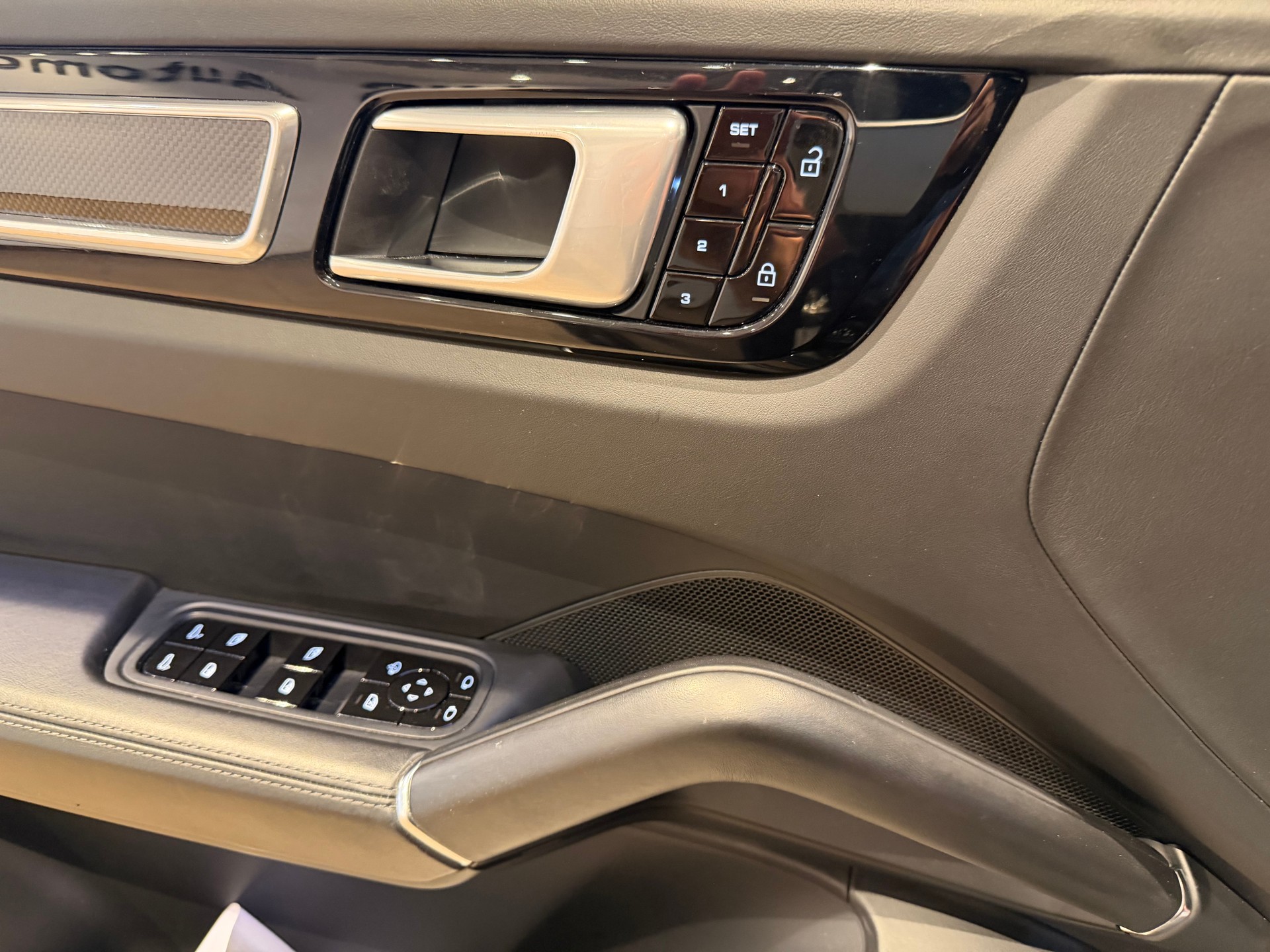 PORSCHE Cayenne 4.0 V8 GTS-image-15