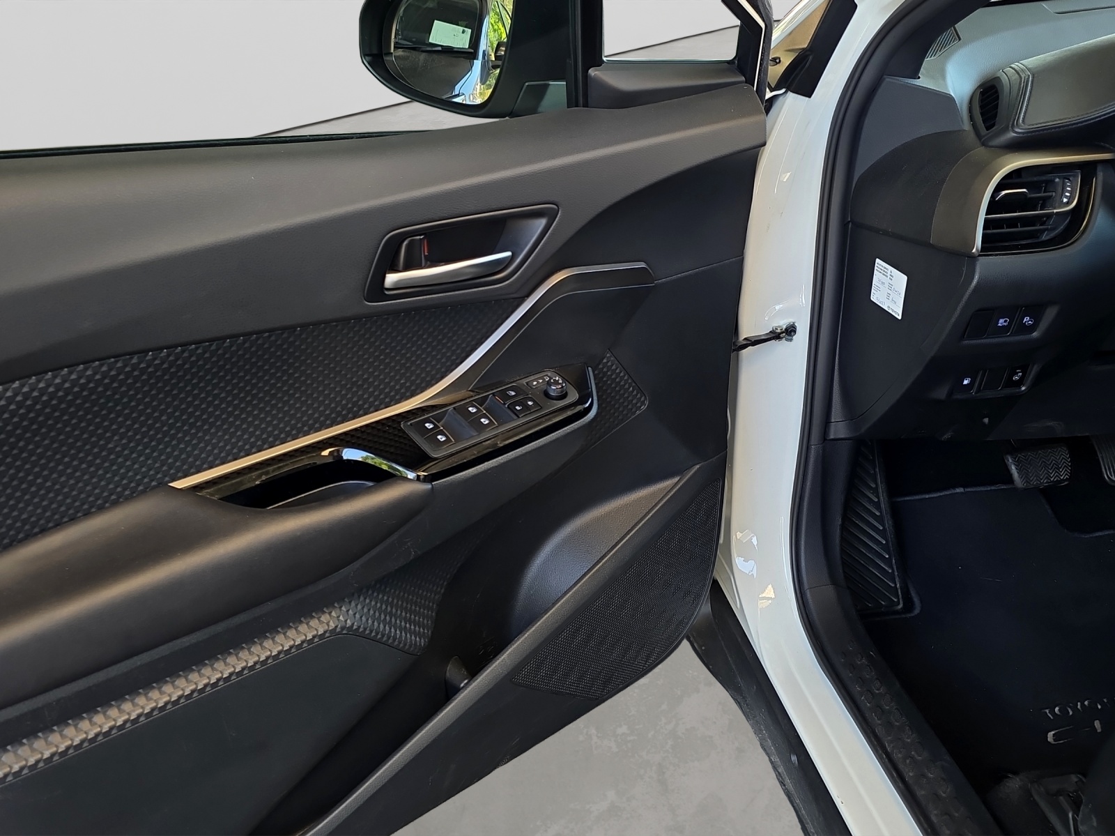 TOYOTA C-HR 1.8 VVTi HSD Trend-image-11